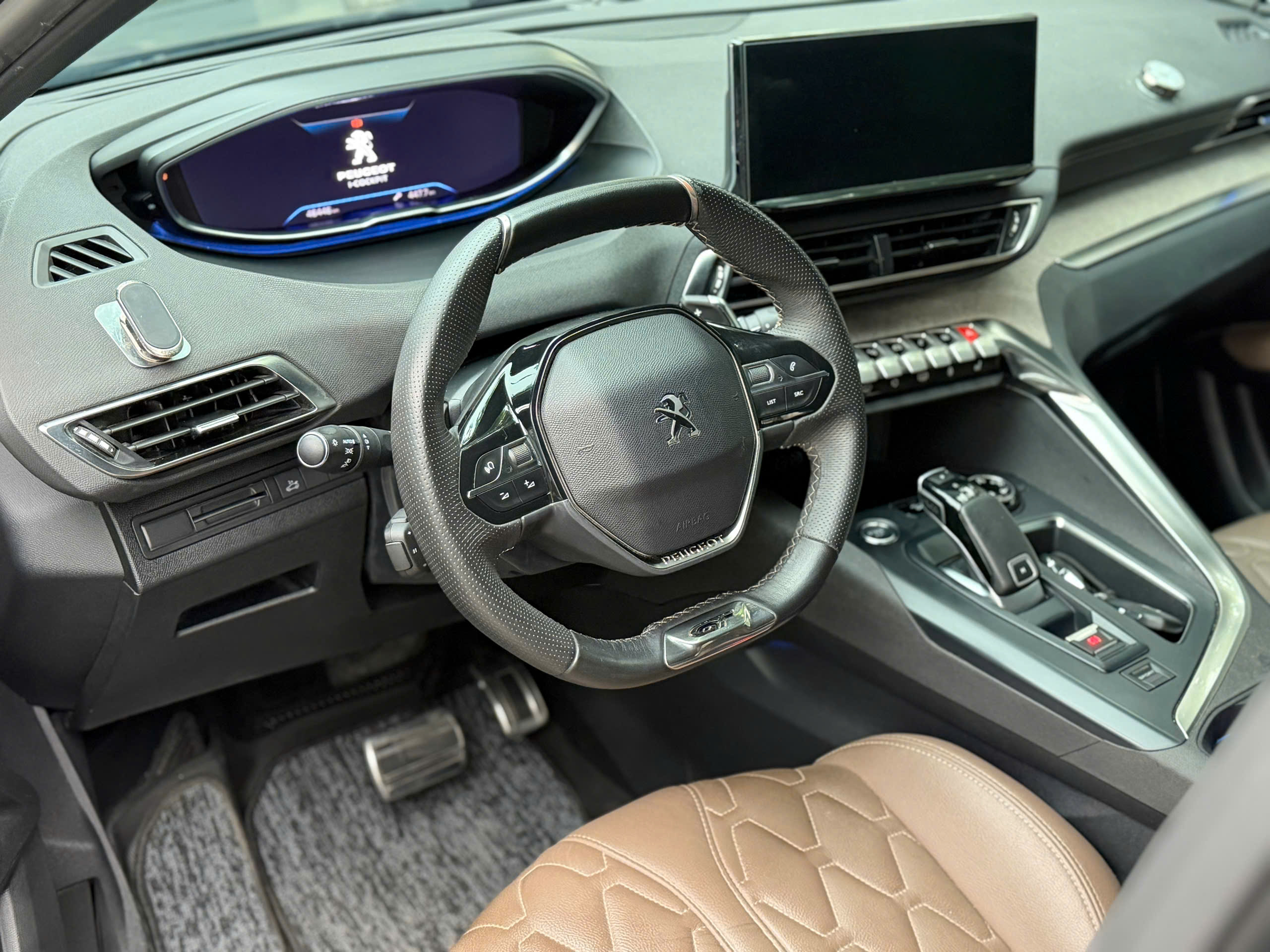 Bán xe Peugeot 5008 GT 1.6 AT sản xuất năm 2023, màu xám (ghi)