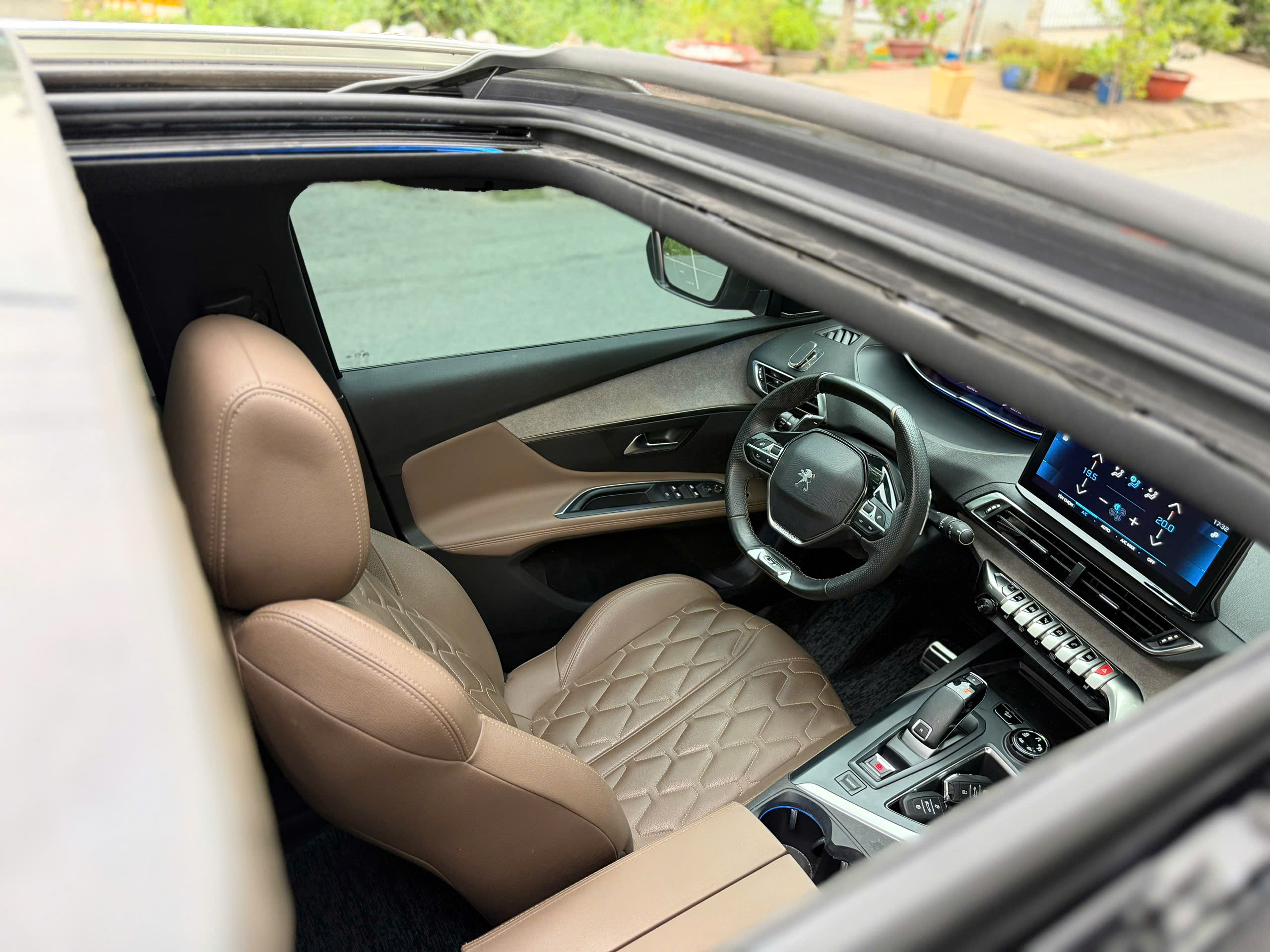 Bán xe Peugeot 5008 GT 1.6 AT sản xuất năm 2023, màu xám (ghi)