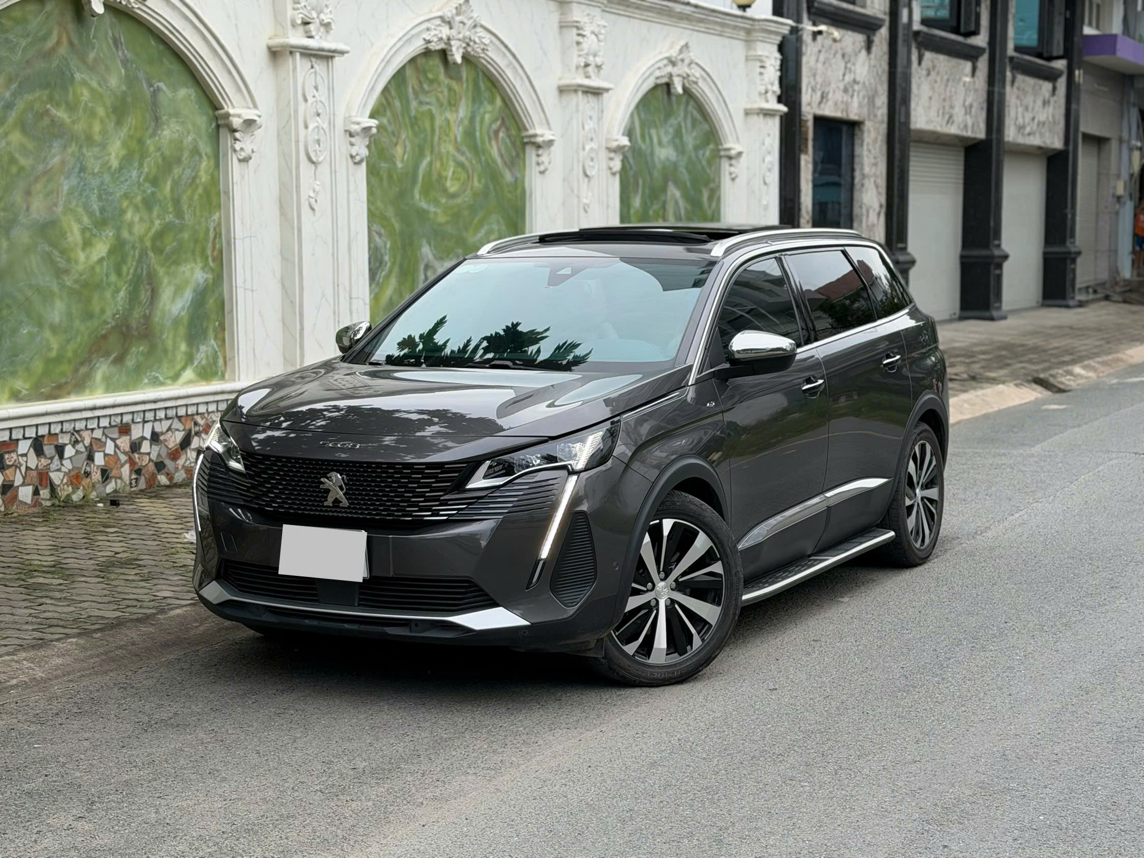 Bán xe Peugeot 5008 GT 1.6 AT sản xuất năm 2023, màu xám (ghi)