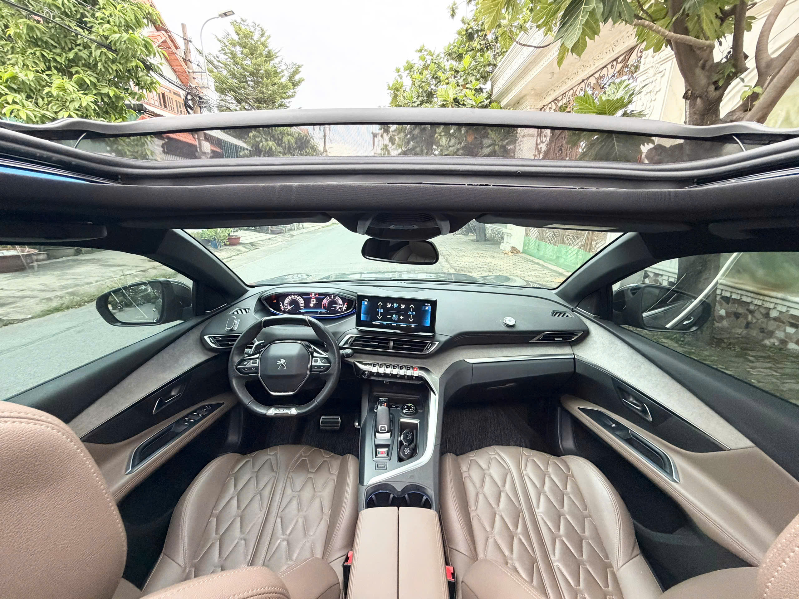 Bán xe Peugeot 5008 GT 1.6 AT sản xuất năm 2023, màu xám (ghi)