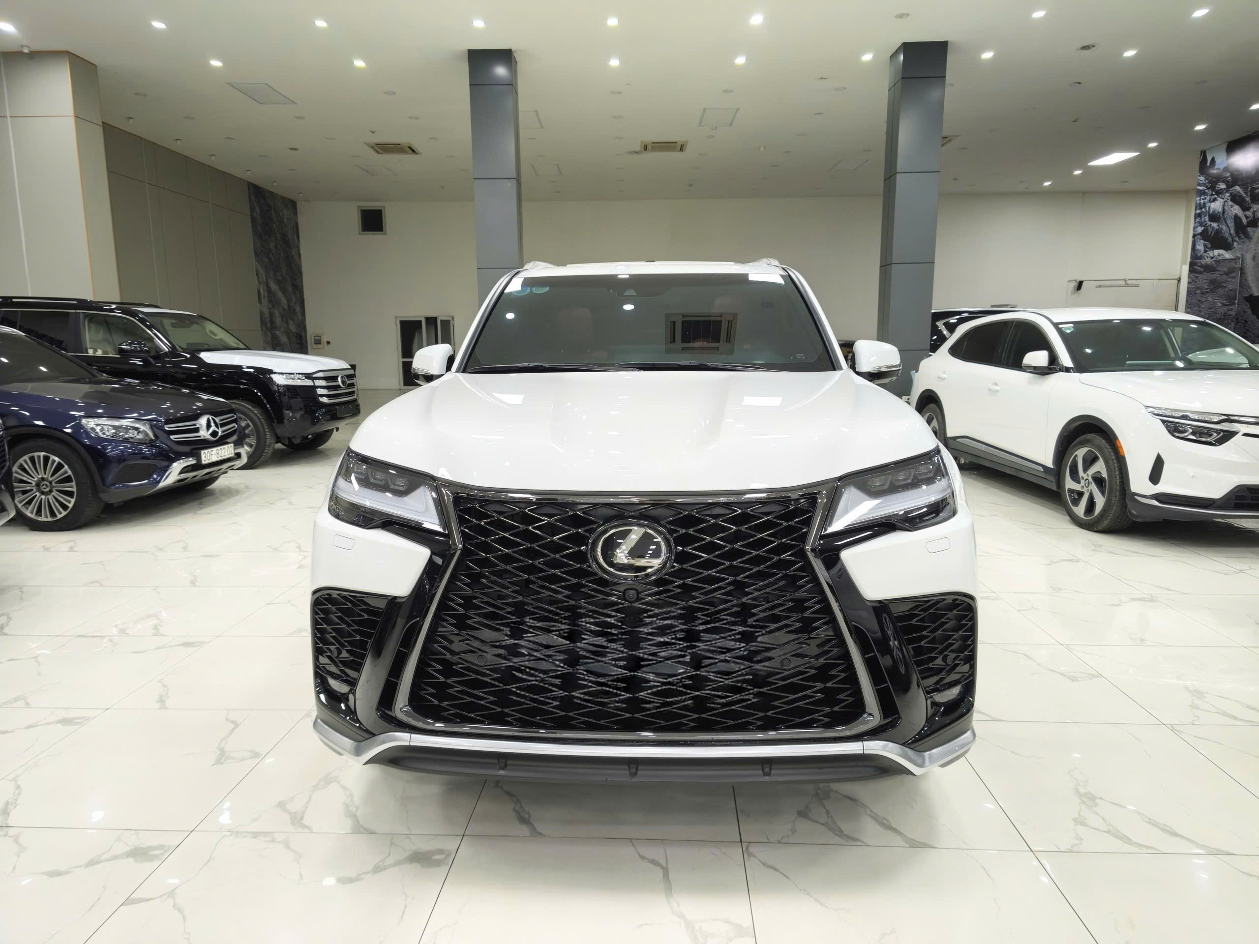 Cần bán Lexus LX 600 Fsport năm 2023, xe rất mới chạy 4v Km