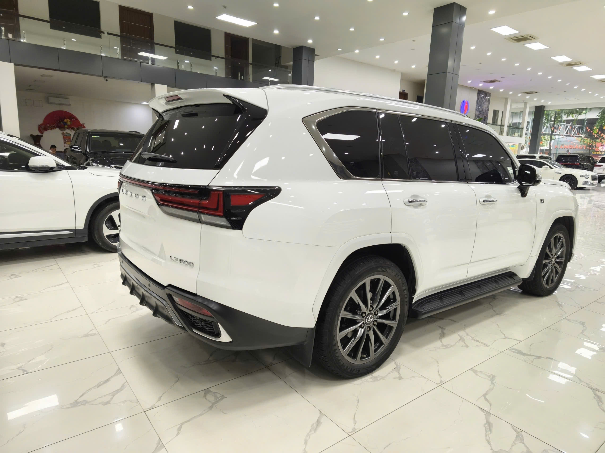 Cần bán Lexus LX 600 Fsport năm 2023, xe rất mới chạy 4v Km