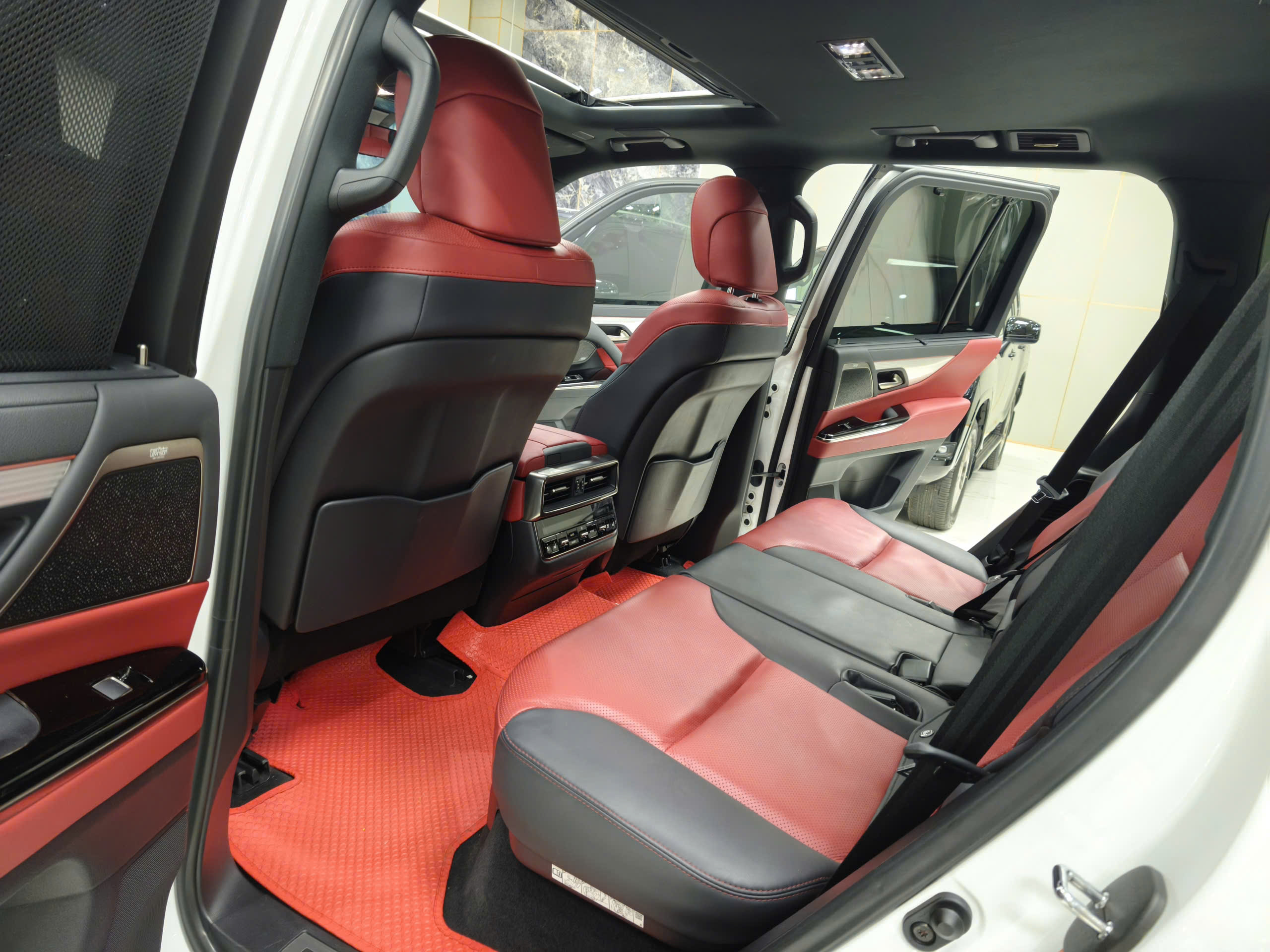 Cần bán Lexus LX 600 Fsport năm 2023, xe rất mới chạy 4v Km