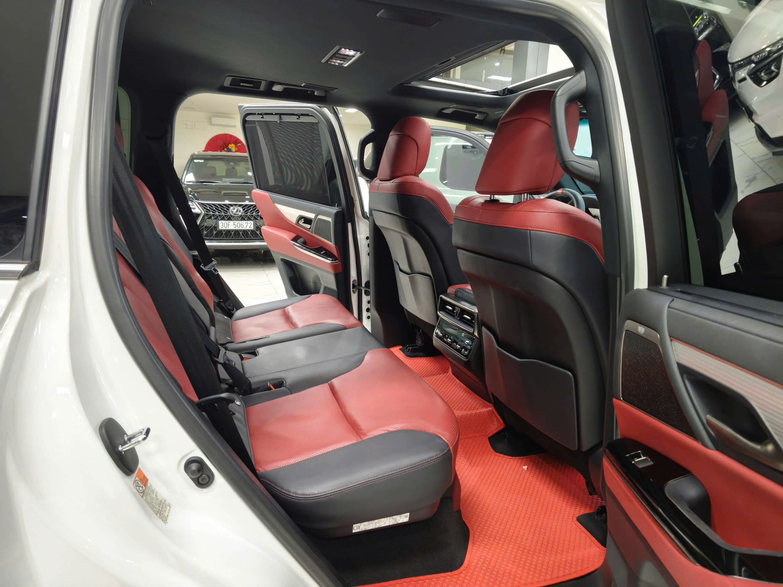 Cần bán Lexus LX 600 Fsport năm 2023, xe rất mới chạy 4v Km