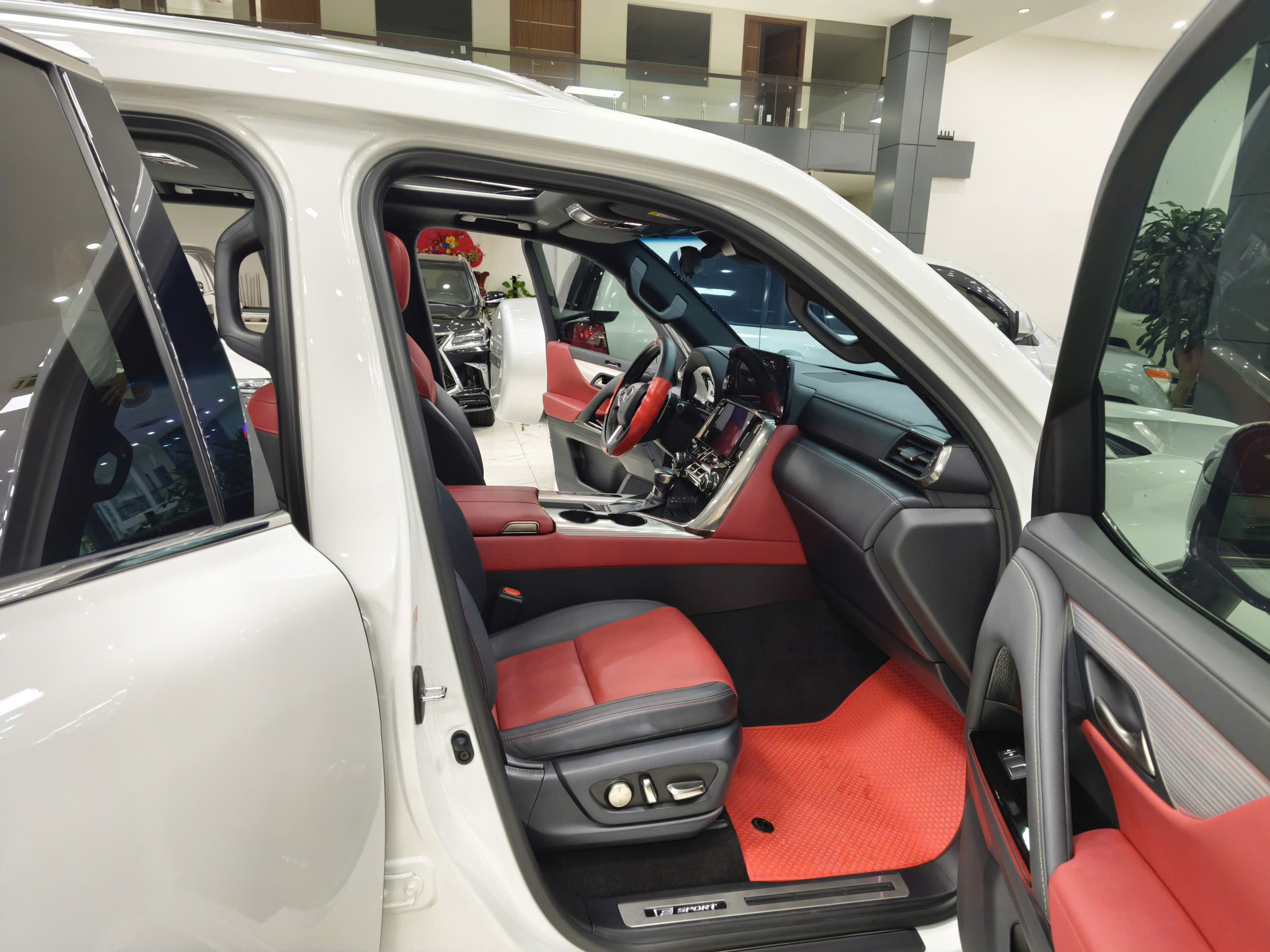 Cần bán Lexus LX 600 Fsport năm 2023, xe rất mới chạy 4v Km