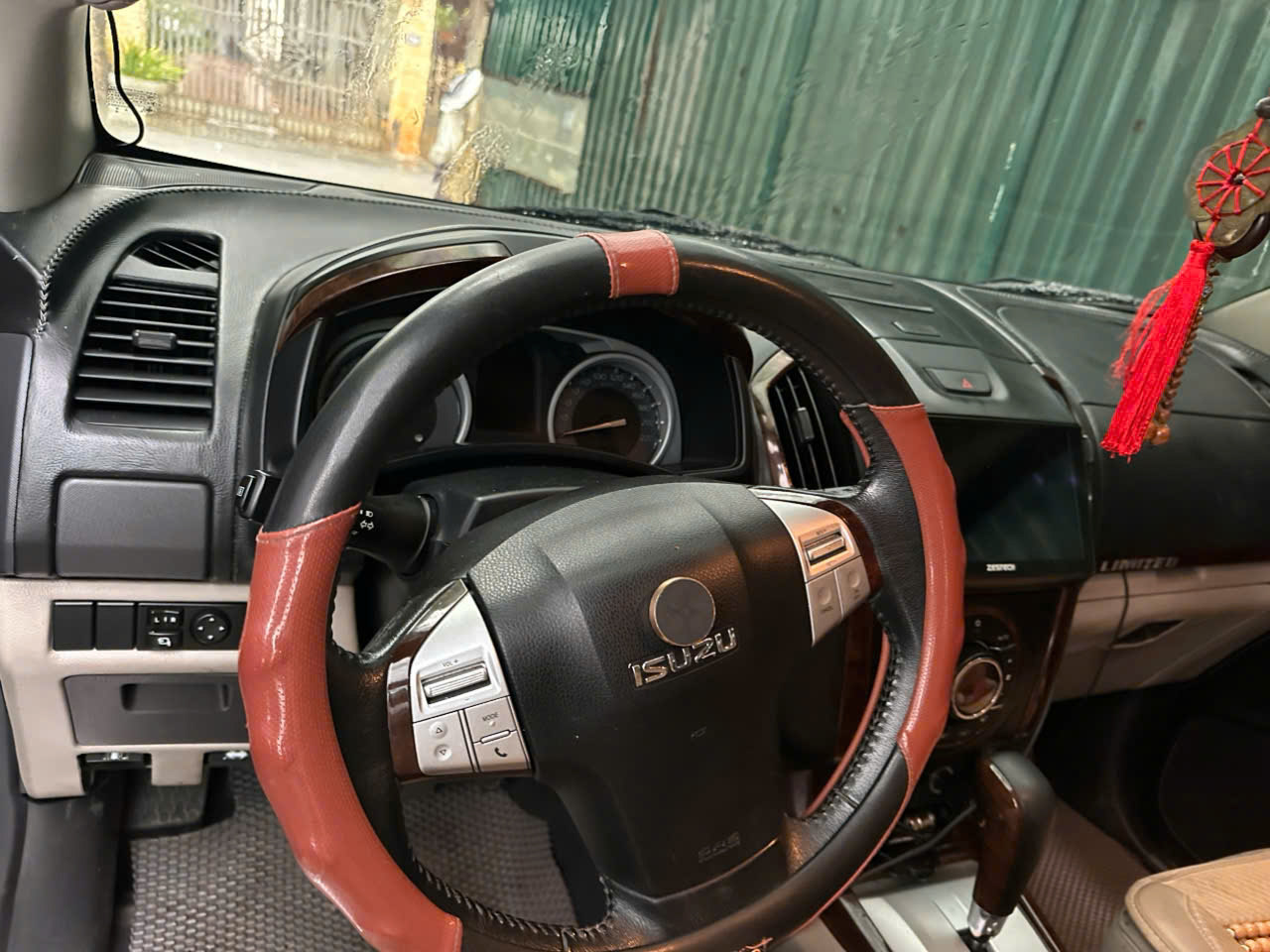 BÁN ISUZU MU-X 2017 – SỐ TỰ ĐỘNG, MÁY DẦU – XE GIA ĐÌNH CHÍNH CHỦ