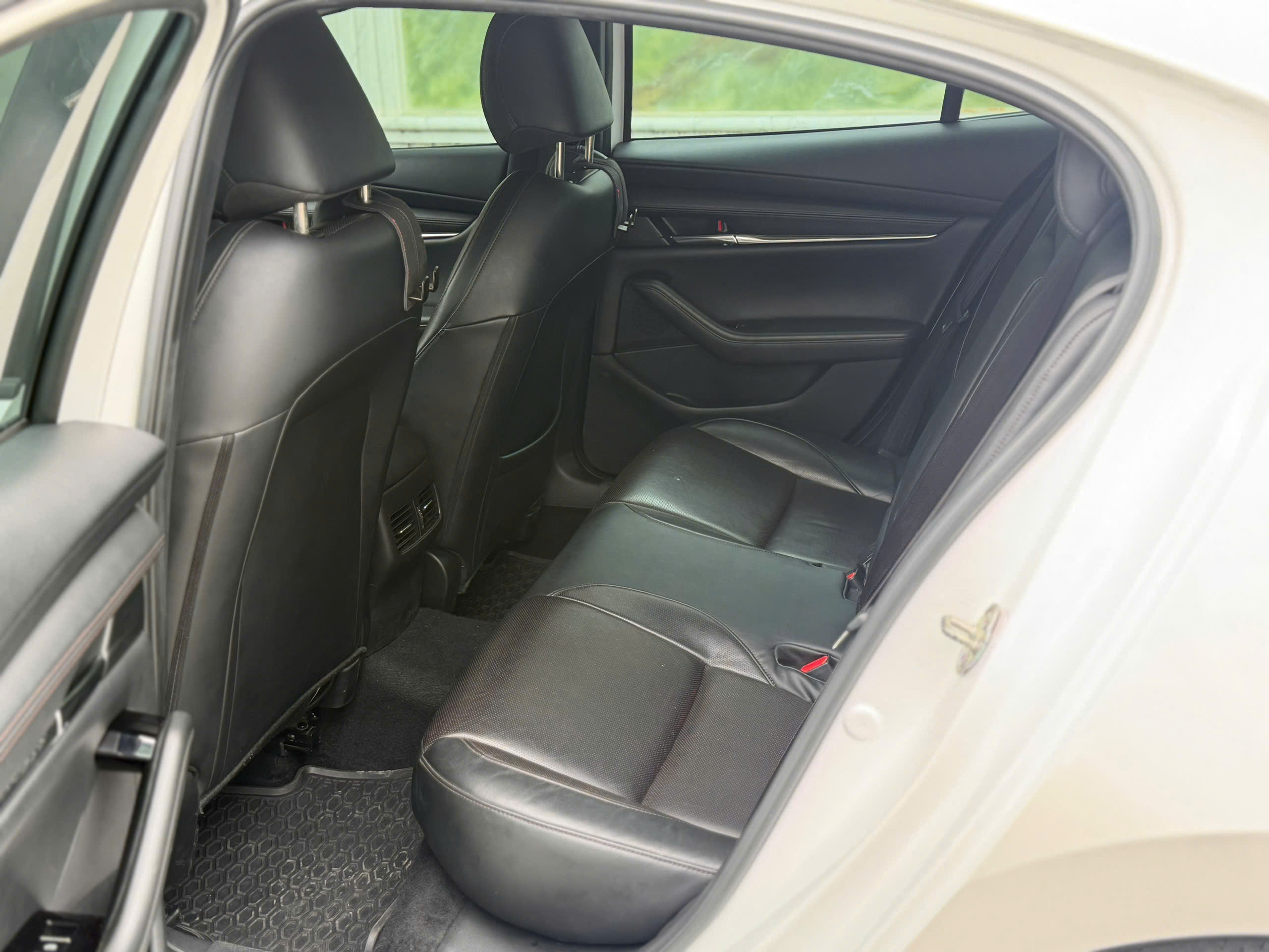 Cần bán Mazda Mazda 3 1.5L Luxury sản xuất 2023, màu trắng