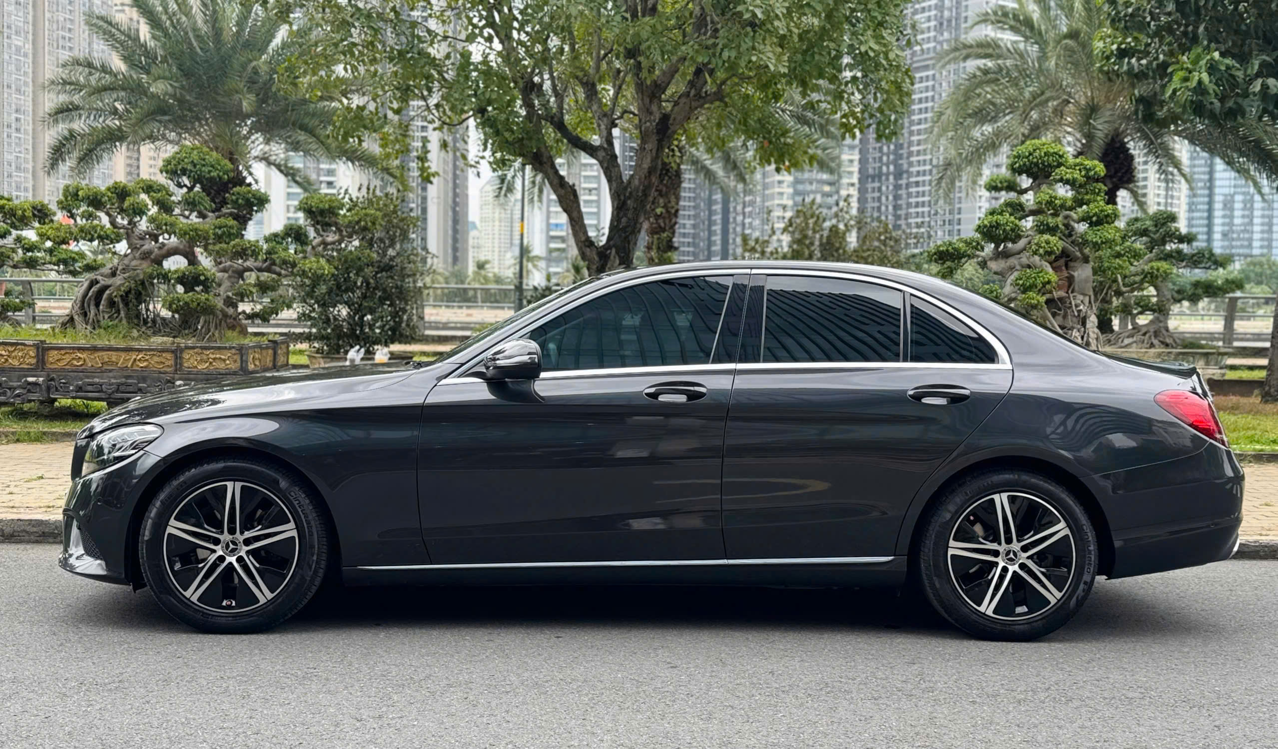Bán Mercedes-Benz C class C180 năm 2020, màu xám (ghi)