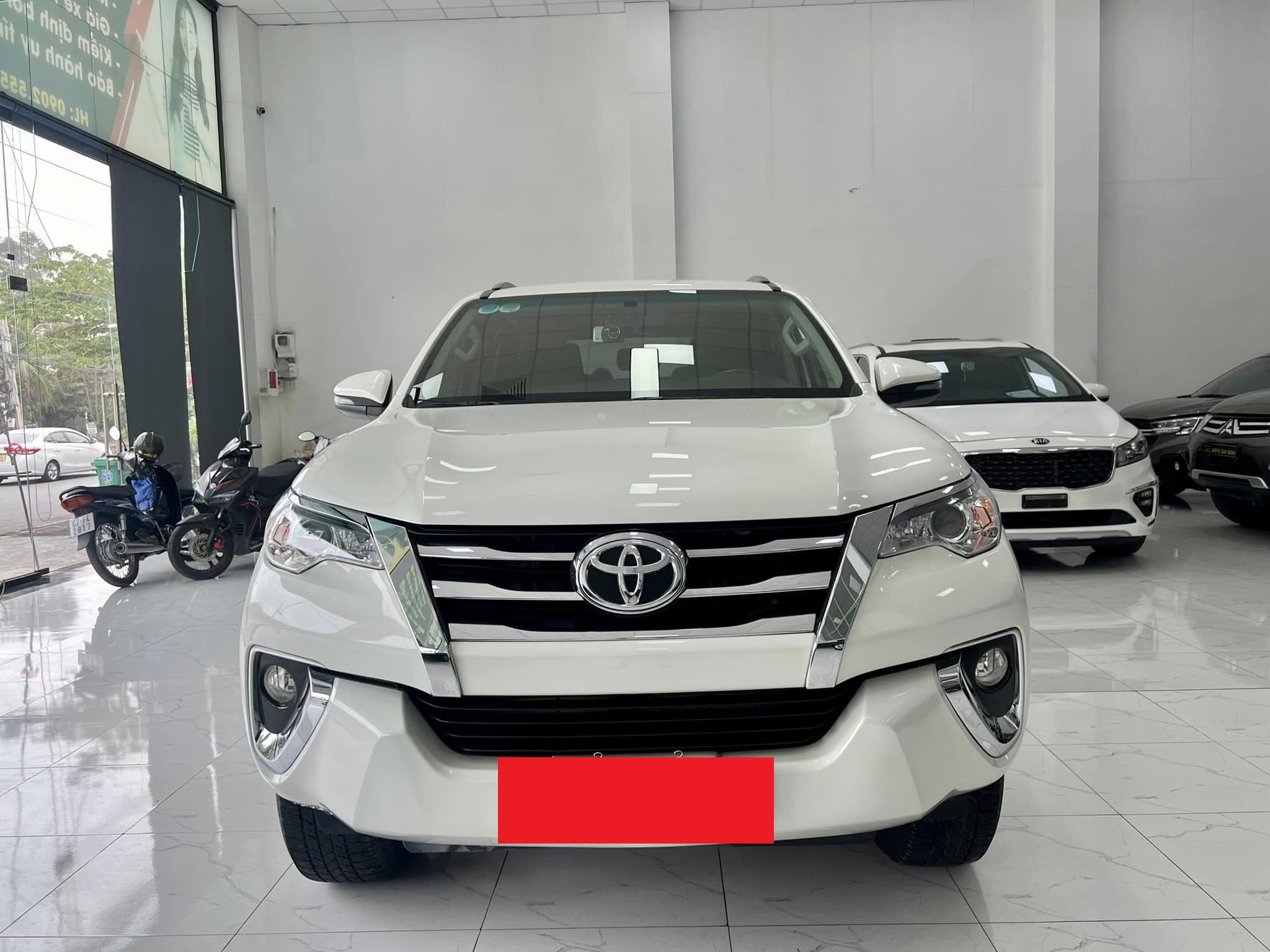 Bán Toyota Fortuner 2.7V 4x2 AT sản xuất năm 2019, màu trắng, nhập khẩu
