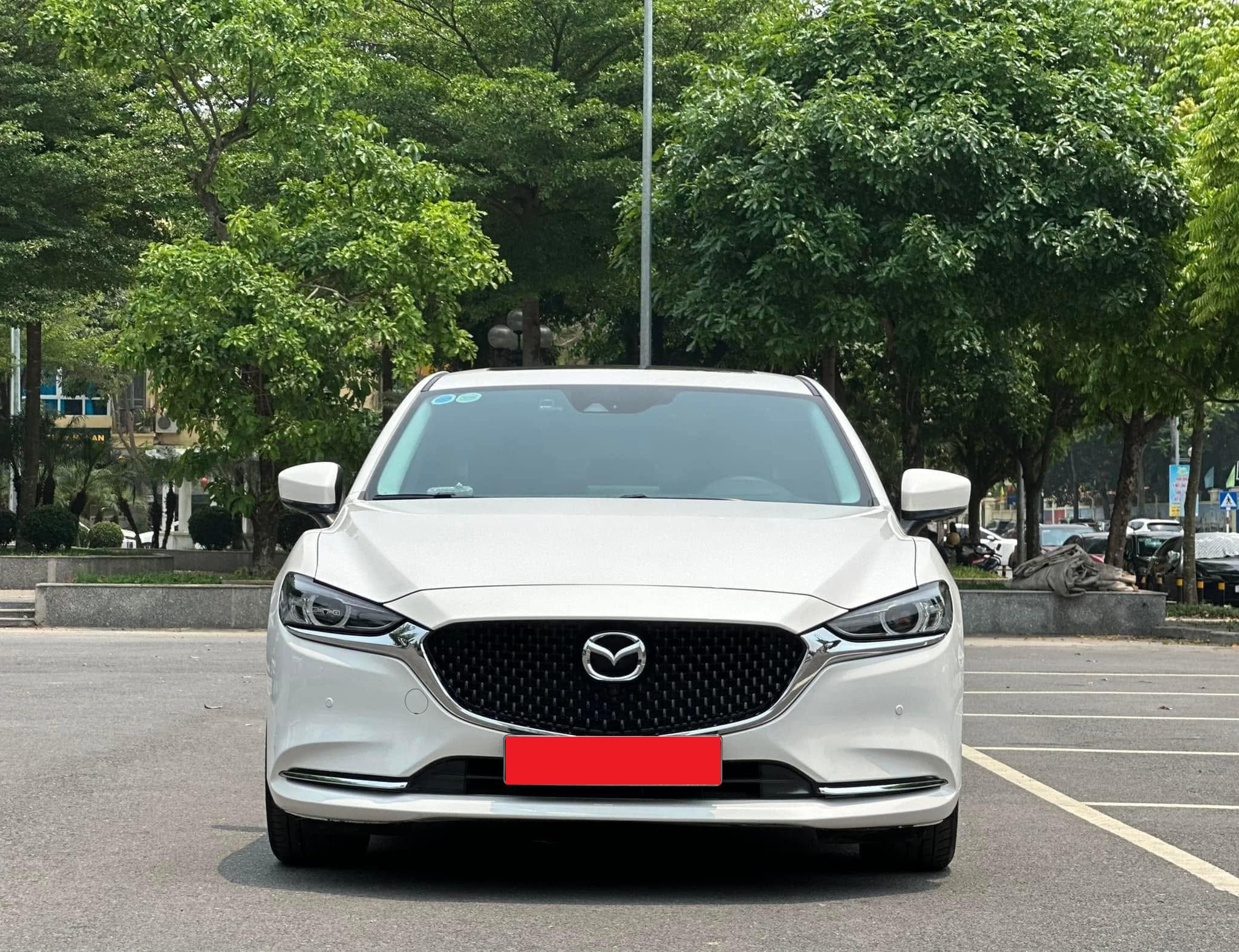 Bán xe Mazda Mazda 6 Premium 2.0 AT năm sản xuất 2024, màu trắng