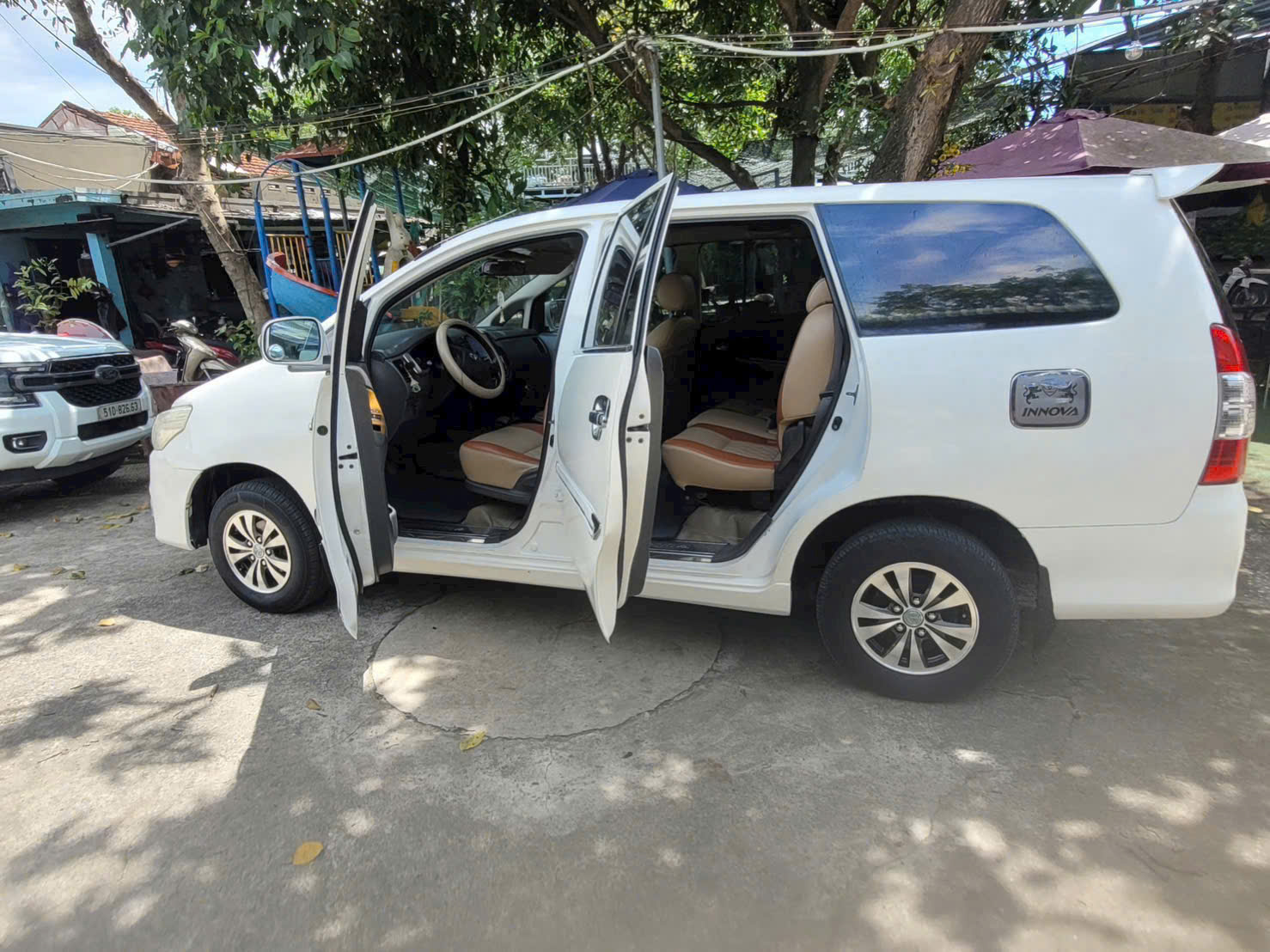 CẦN BÁN TOYOTA INNOVA