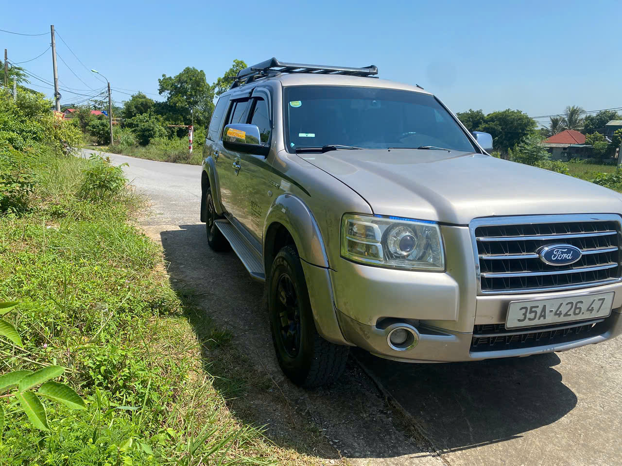 BÁN FORD EVEREST 7 CHỖ – SỐ TỰ ĐỘNG – MÁY DẦU – GIÁ 185 TRIỆU