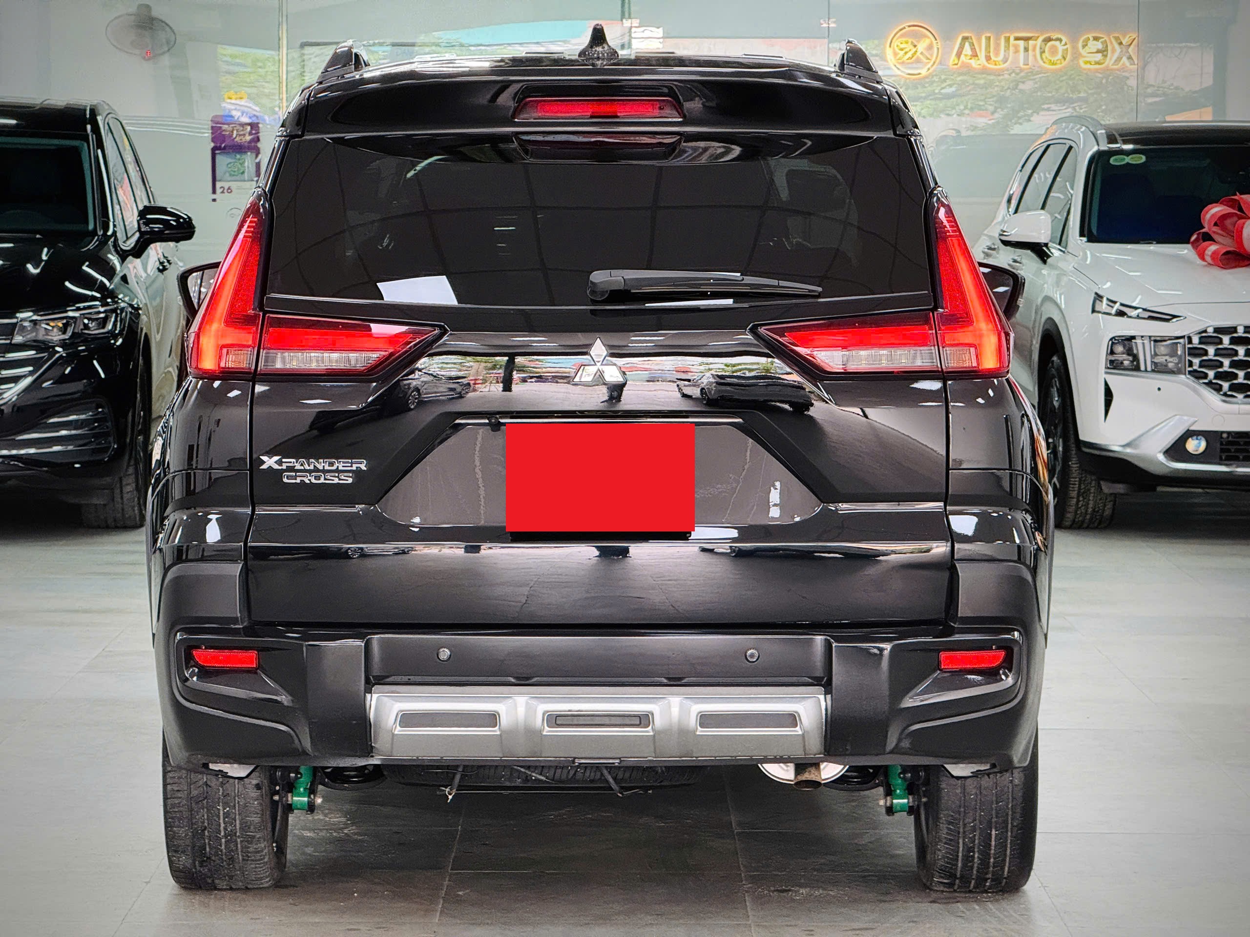 Bán ô tô Mitsubishi Xpander Cross 1.5 AT năm sản xuất 2024, màu đen, nhập khẩu nguyên chiếc, giá 529tr