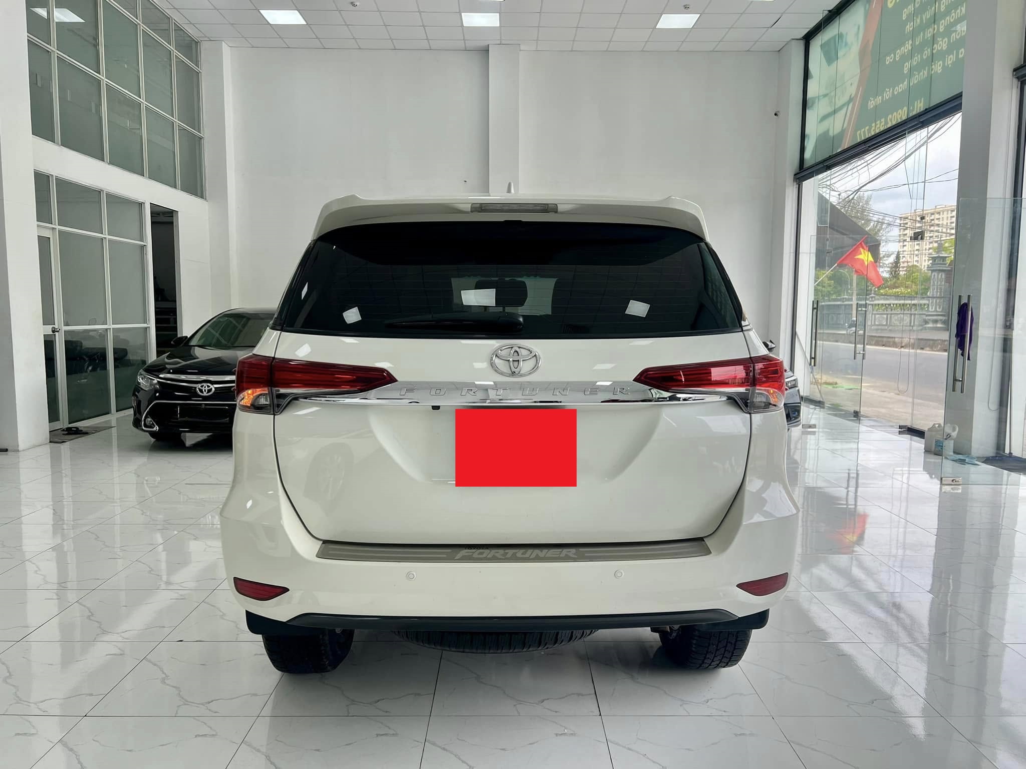 Bán Toyota Fortuner 2.7V 4x2 AT sản xuất năm 2019, màu trắng, nhập khẩu