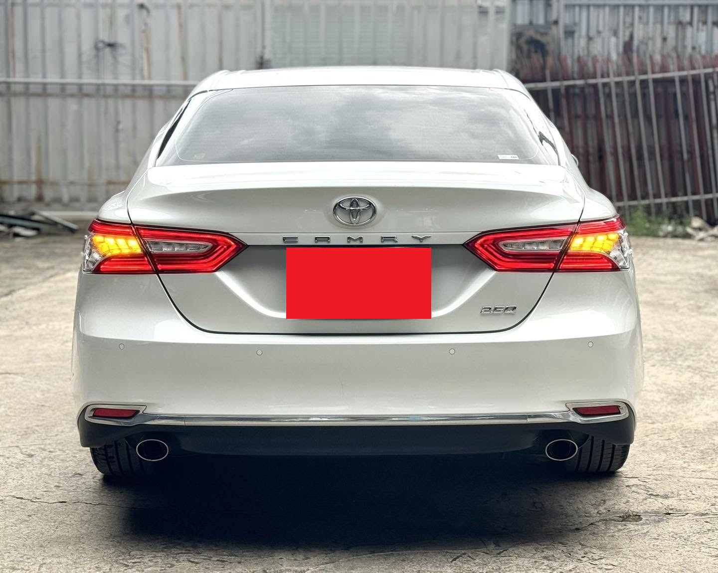 Bán ô tô Toyota Camry 2.5Q sản xuất năm 2021, màu trắng, xe nhập