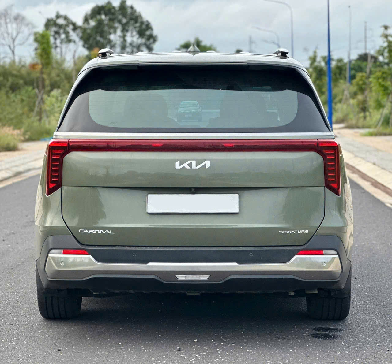 Cần bán xe Kia Carnival Signature 2.2D Full dầu sản xuất năm 2024, màu xanh lục