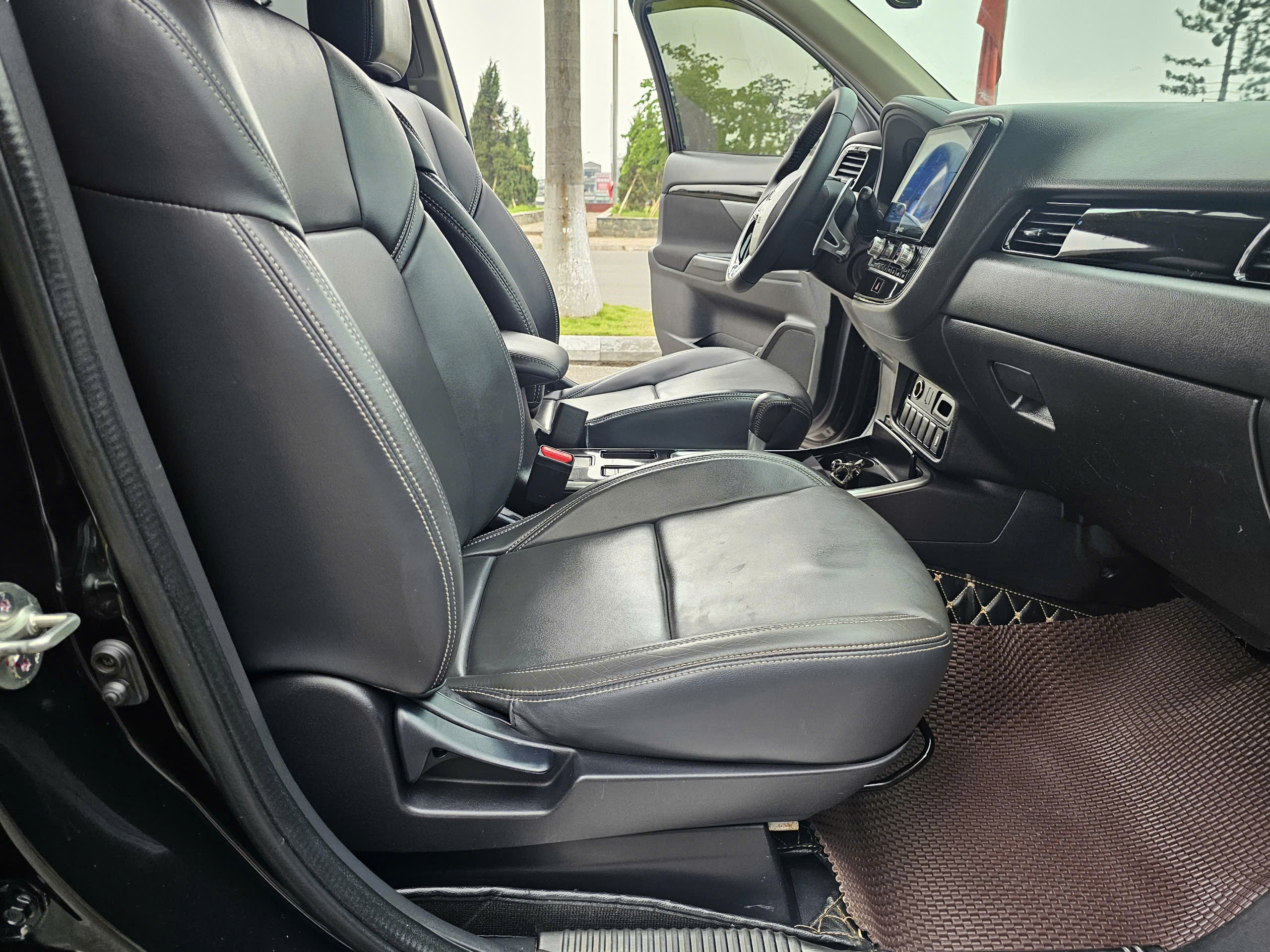 Mitsubishi Outlander 2.0 CVT 2021 – 7 chỗ – Giá 535 triệu