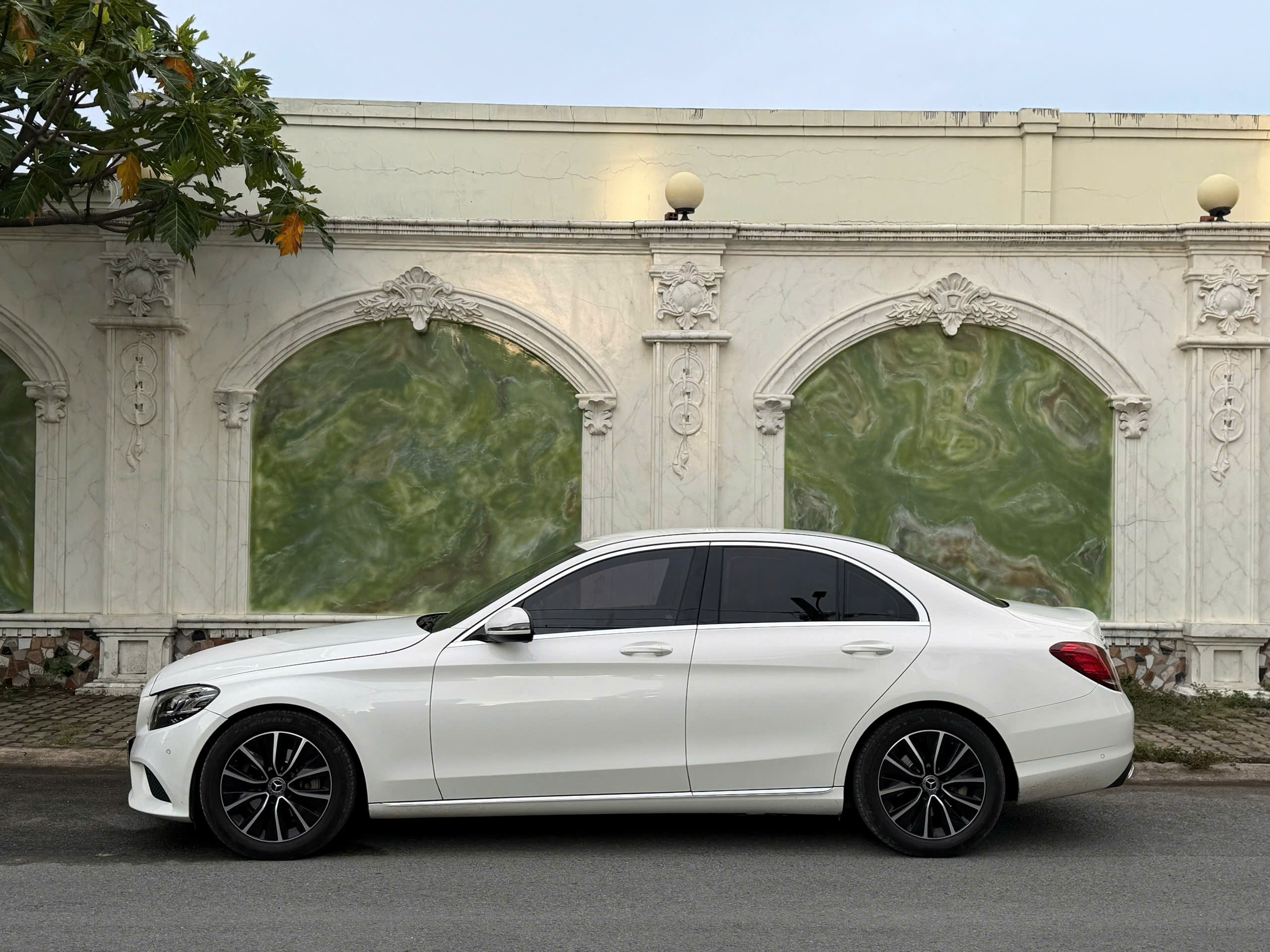 Bán ô tô Mercedes-Benz C class C200 sản xuất năm 2019, màu trắng