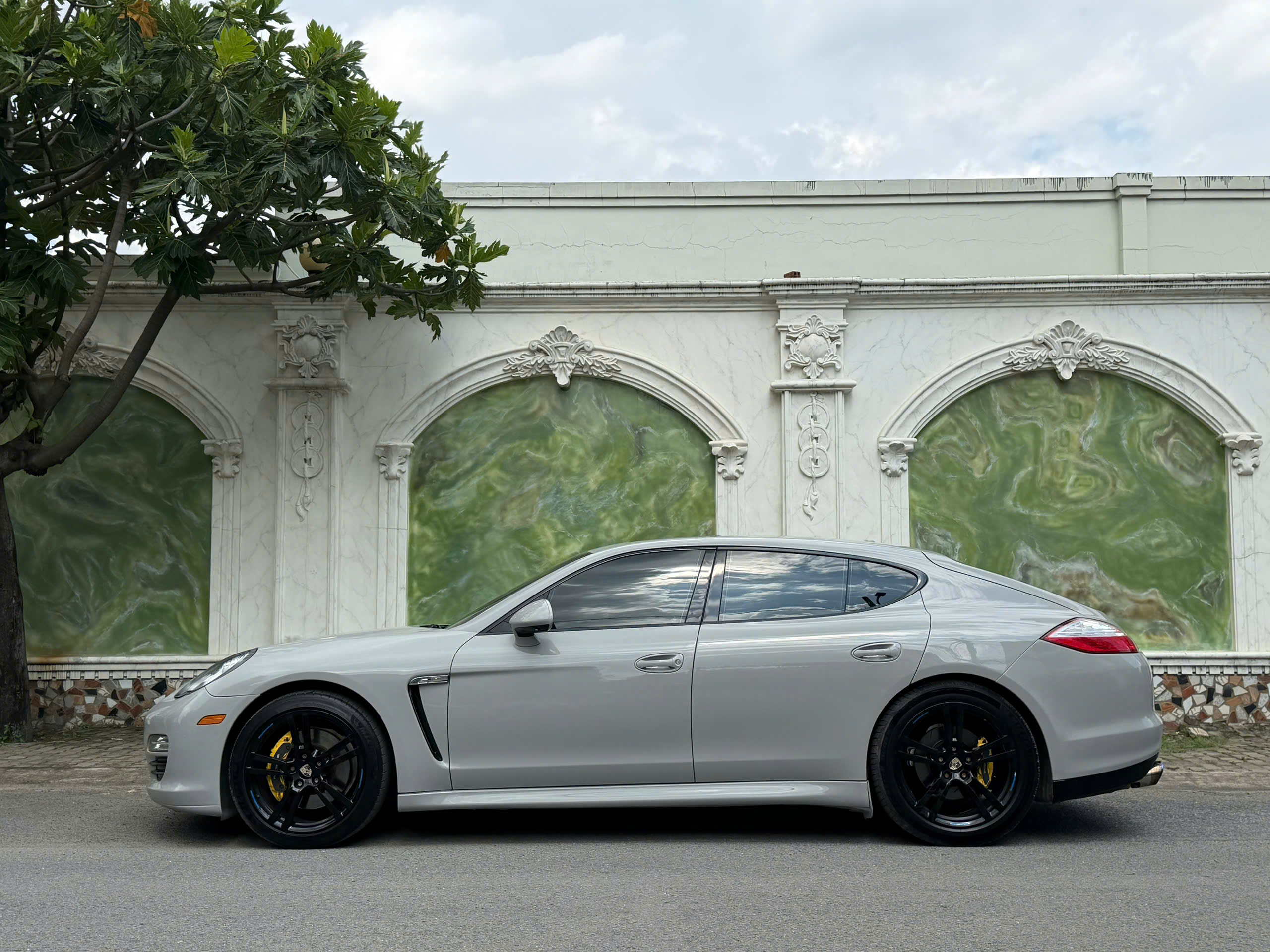 Cần bán xe Porsche Panamera 3.6 V6 sản xuất năm 2011, màu xám (ghi), nhập khẩu