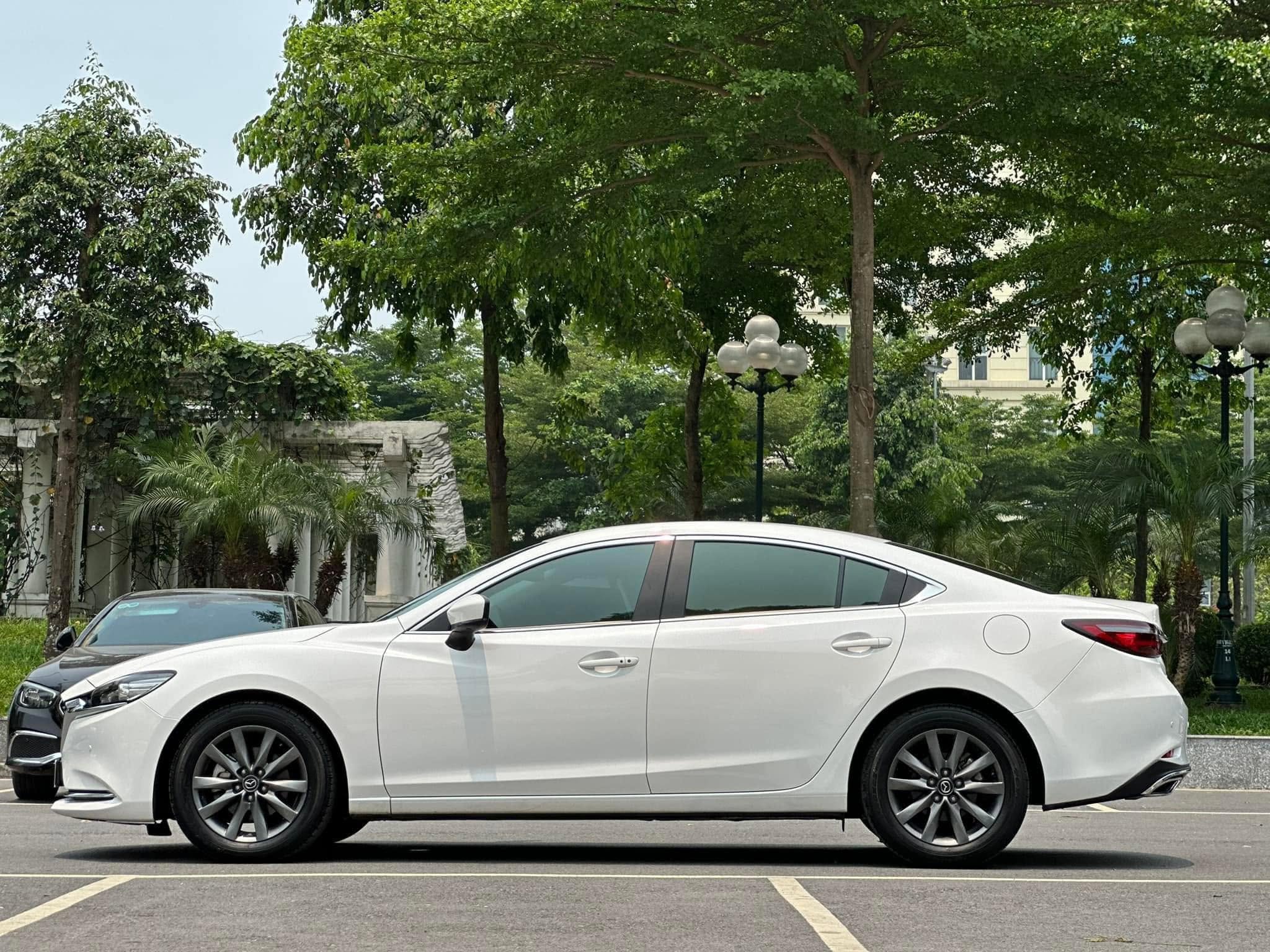 Bán xe Mazda Mazda 6 Premium 2.0 AT năm sản xuất 2024, màu trắng