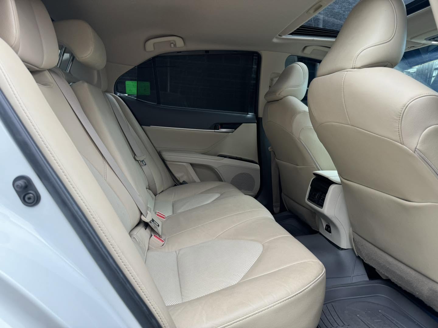 Bán ô tô Toyota Camry 2.5Q sản xuất năm 2021, màu trắng, xe nhập