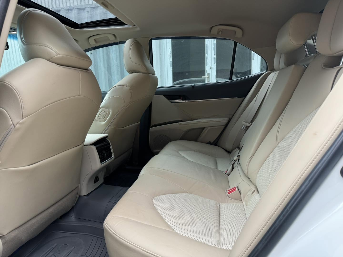 Bán ô tô Toyota Camry 2.5Q sản xuất năm 2021, màu trắng, xe nhập