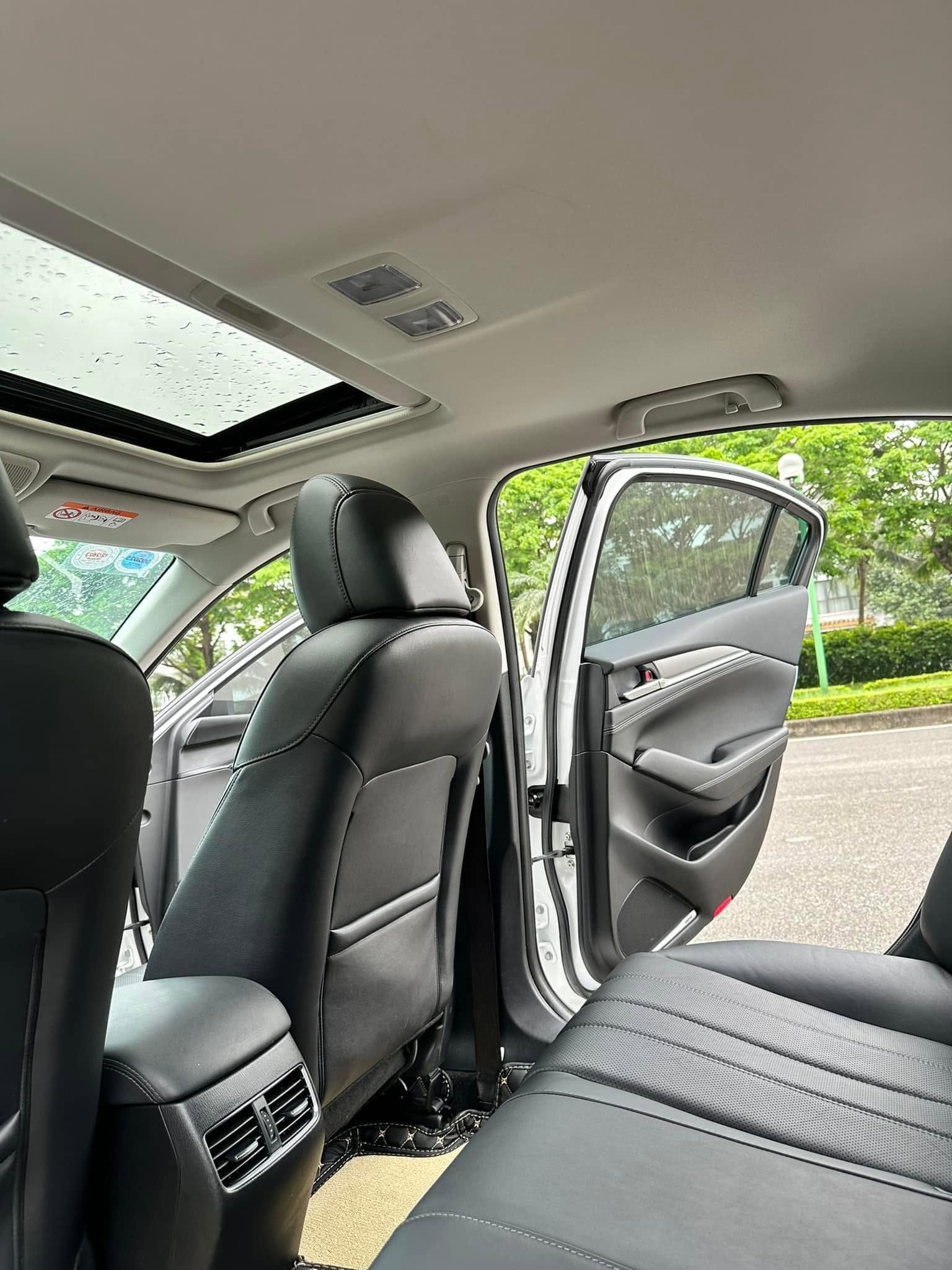 Bán xe Mazda Mazda 6 Premium 2.0 AT năm sản xuất 2024, màu trắng