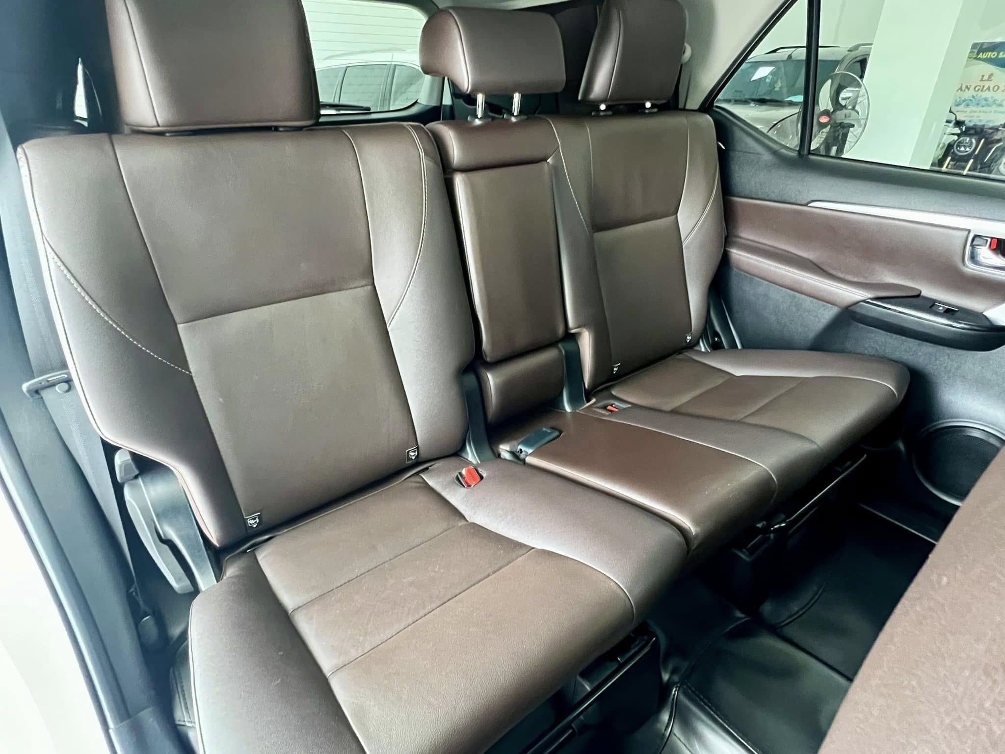 Bán Toyota Fortuner 2.7V 4x2 AT sản xuất năm 2019, màu trắng, nhập khẩu