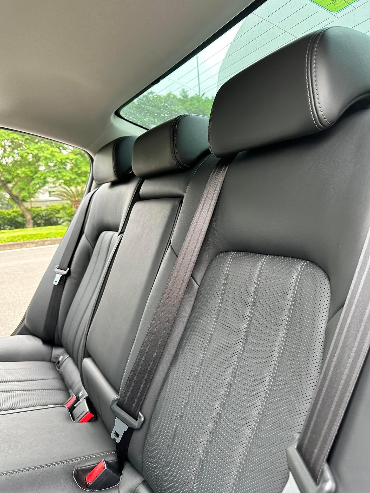 Bán xe Mazda Mazda 6 Premium 2.0 AT năm sản xuất 2024, màu trắng