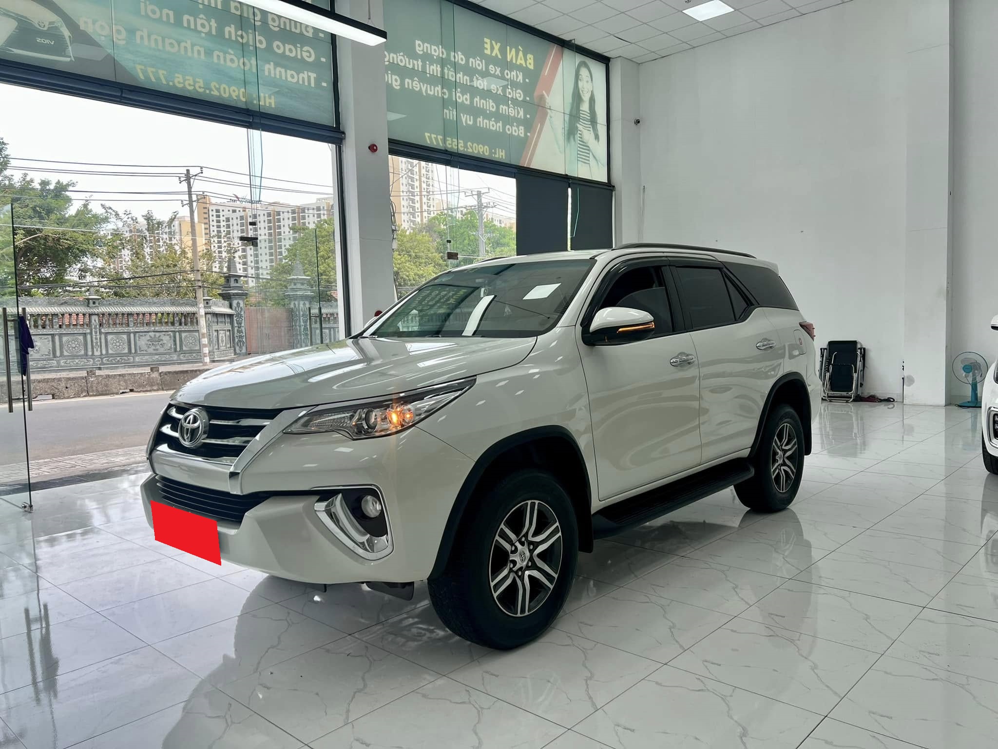 Bán Toyota Fortuner 2.7V 4x2 AT sản xuất năm 2019, màu trắng, nhập khẩu
