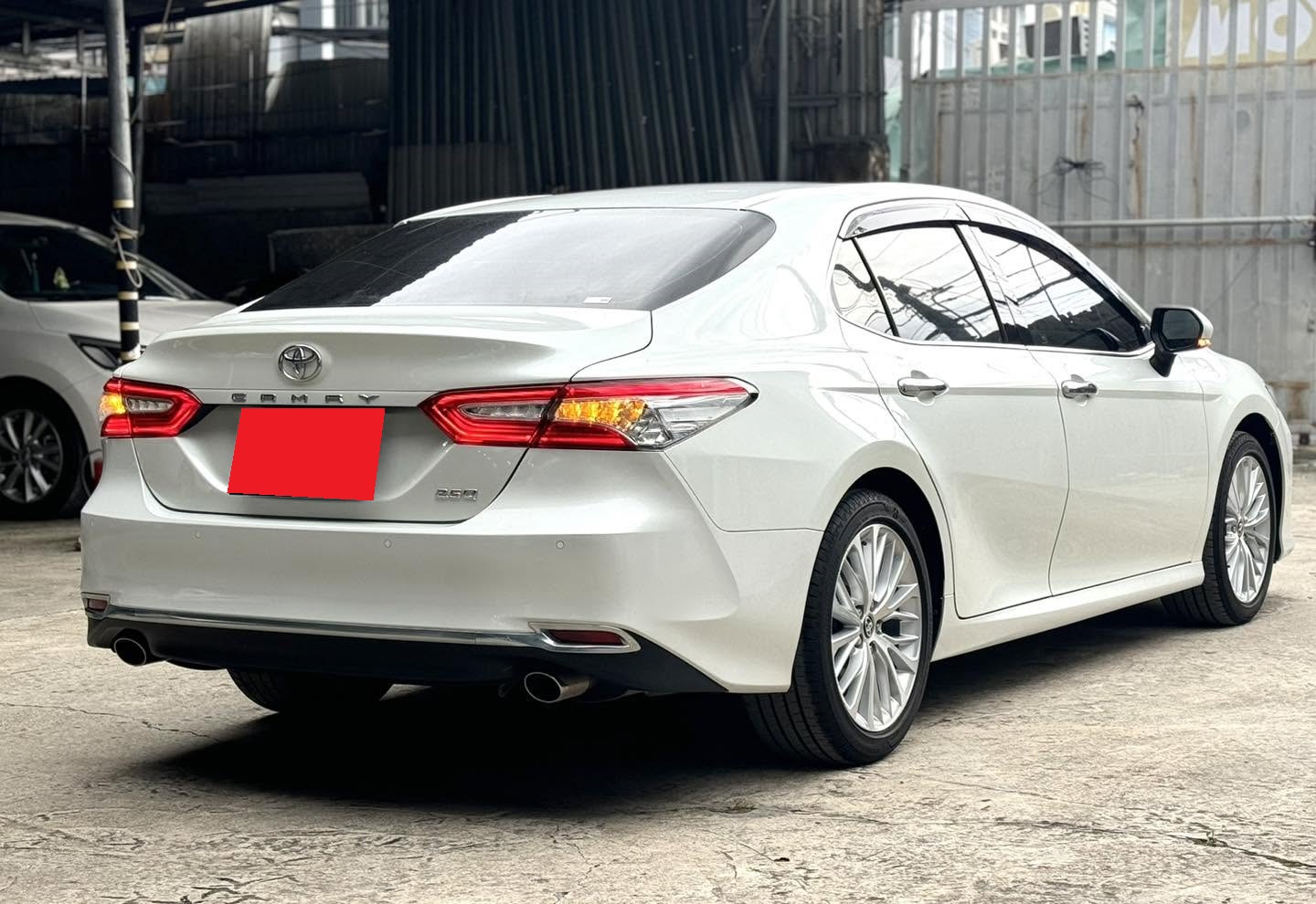 Bán ô tô Toyota Camry 2.5Q sản xuất năm 2021, màu trắng, xe nhập