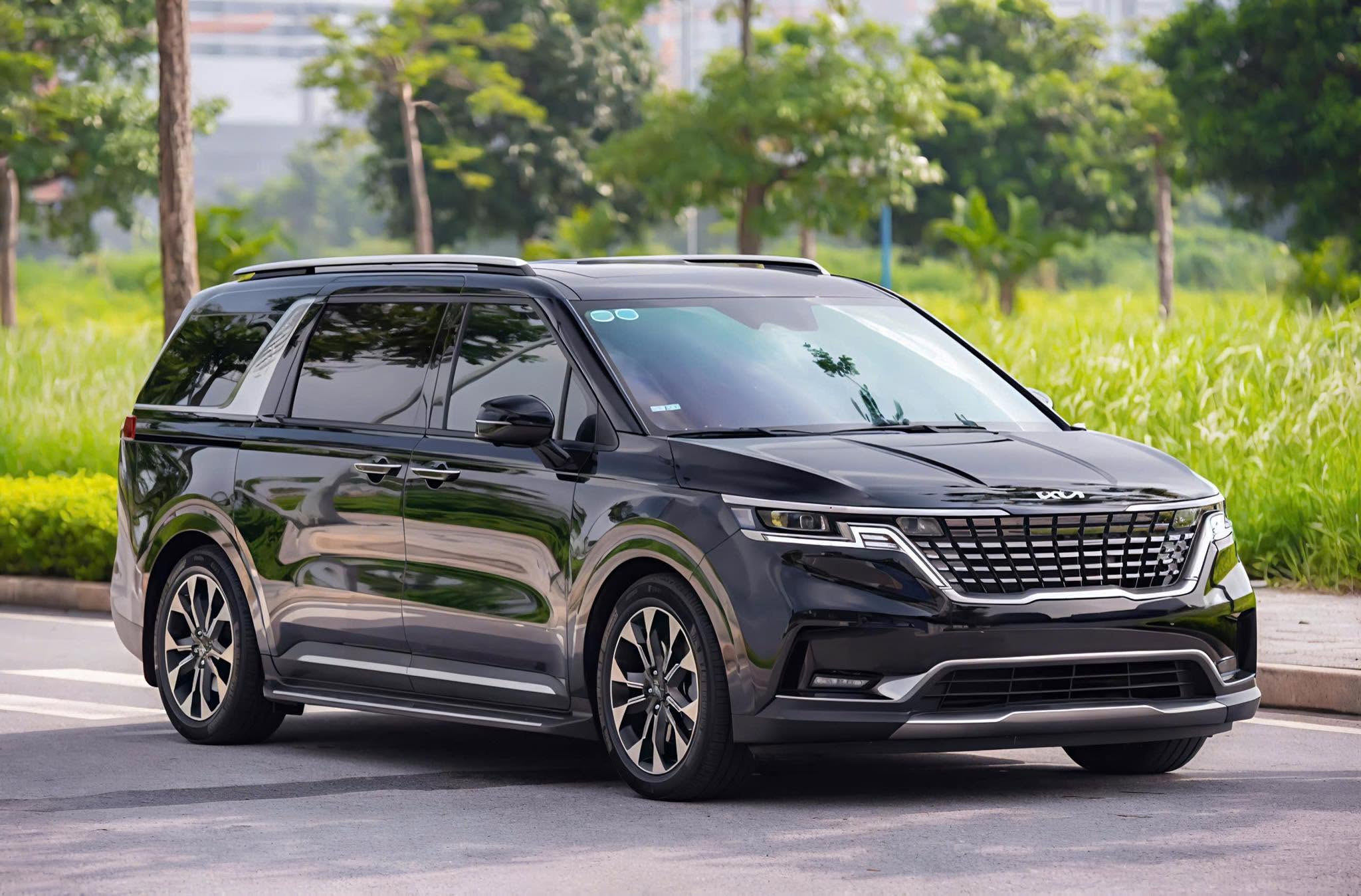 Bán xe Kia Carnival Signature 2.2D Full dầu sản xuất 2024, màu đen