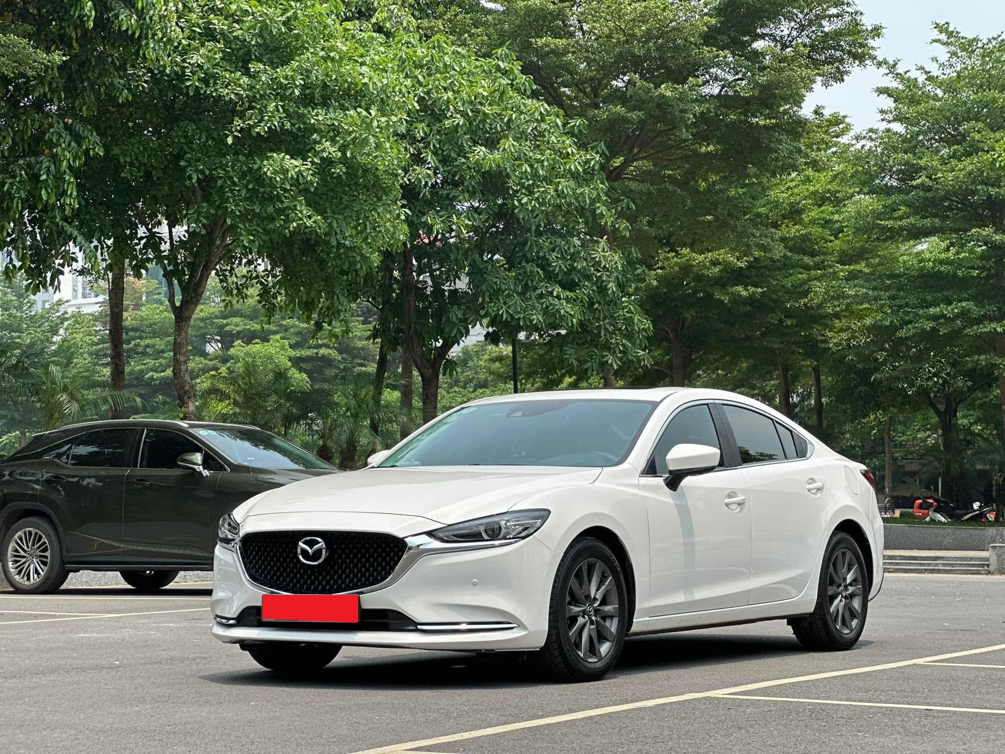 Bán xe Mazda Mazda 6 Premium 2.0 AT năm sản xuất 2024, màu trắng