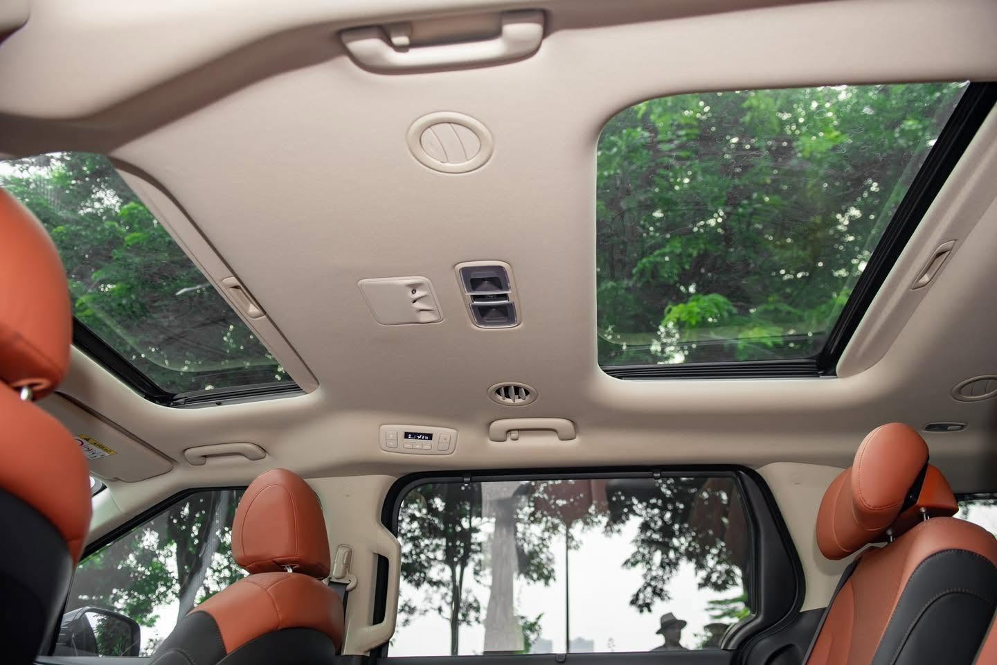 Bán xe Kia Carnival Signature 2.2D Full dầu sản xuất 2024, màu đen