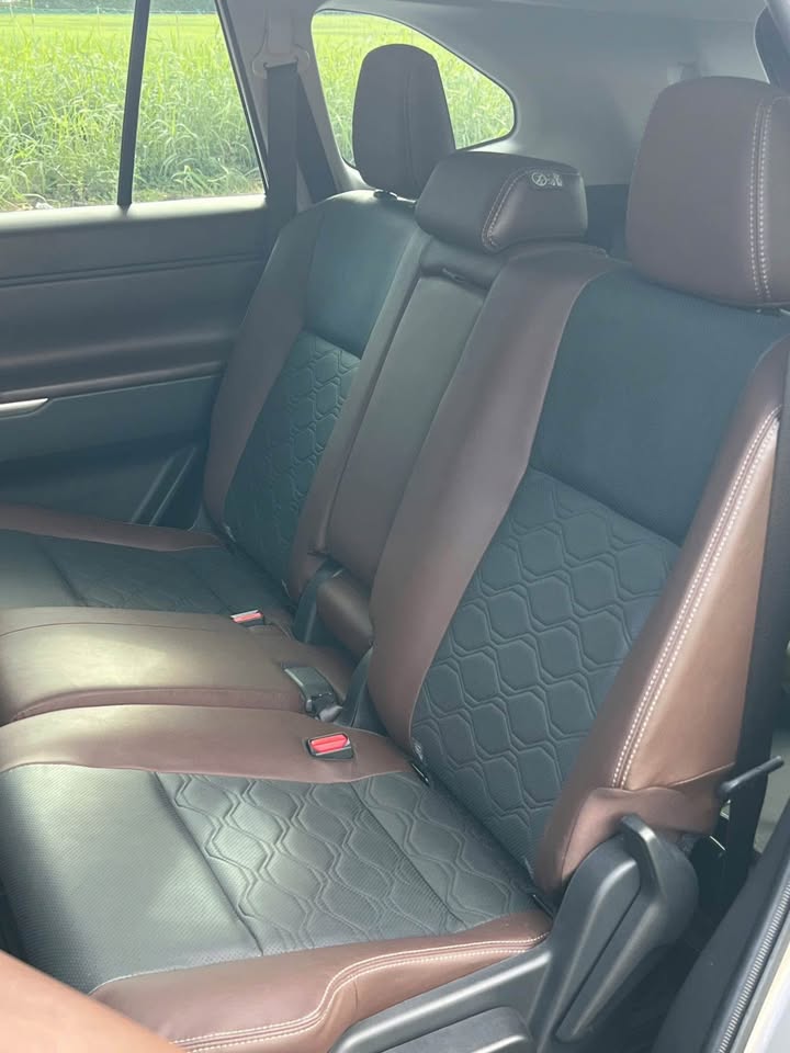 Bán Toyota Innova Cross 2.0 CVT sản xuất năm 2025, màu đồng, nhập khẩu, giá 785tr