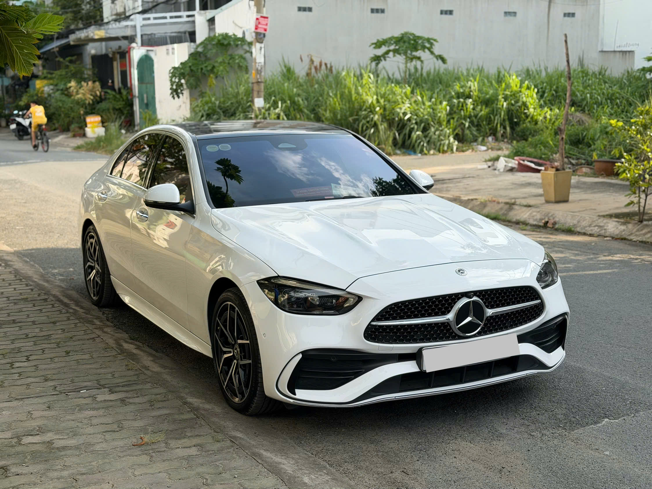 Bán xe Mercedes-Benz C class C300 AMG CBU năm sản xuất 2023, màu xanh lục, xe nhập