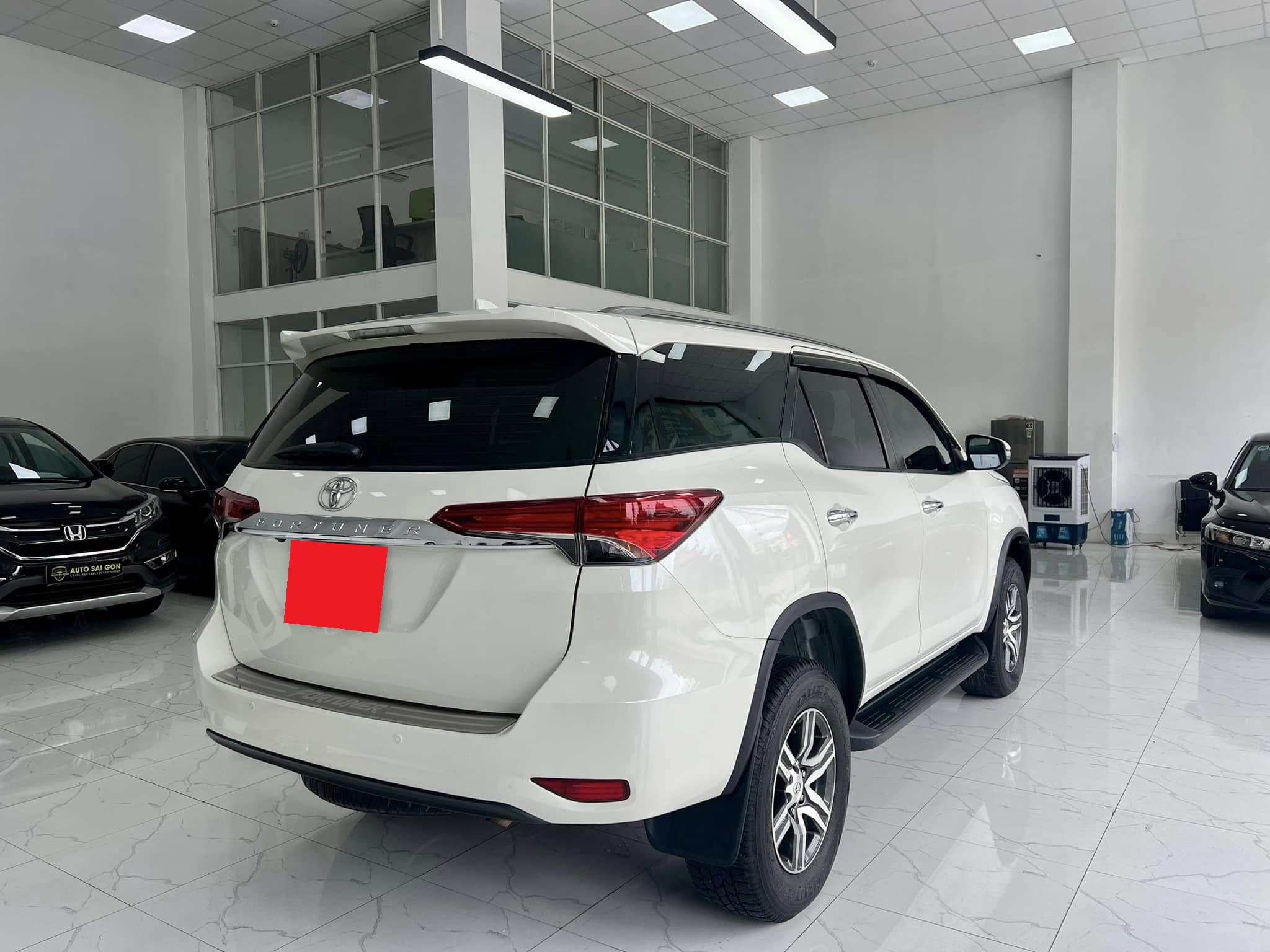 Bán Toyota Fortuner 2.7V 4x2 AT sản xuất năm 2019, màu trắng, nhập khẩu