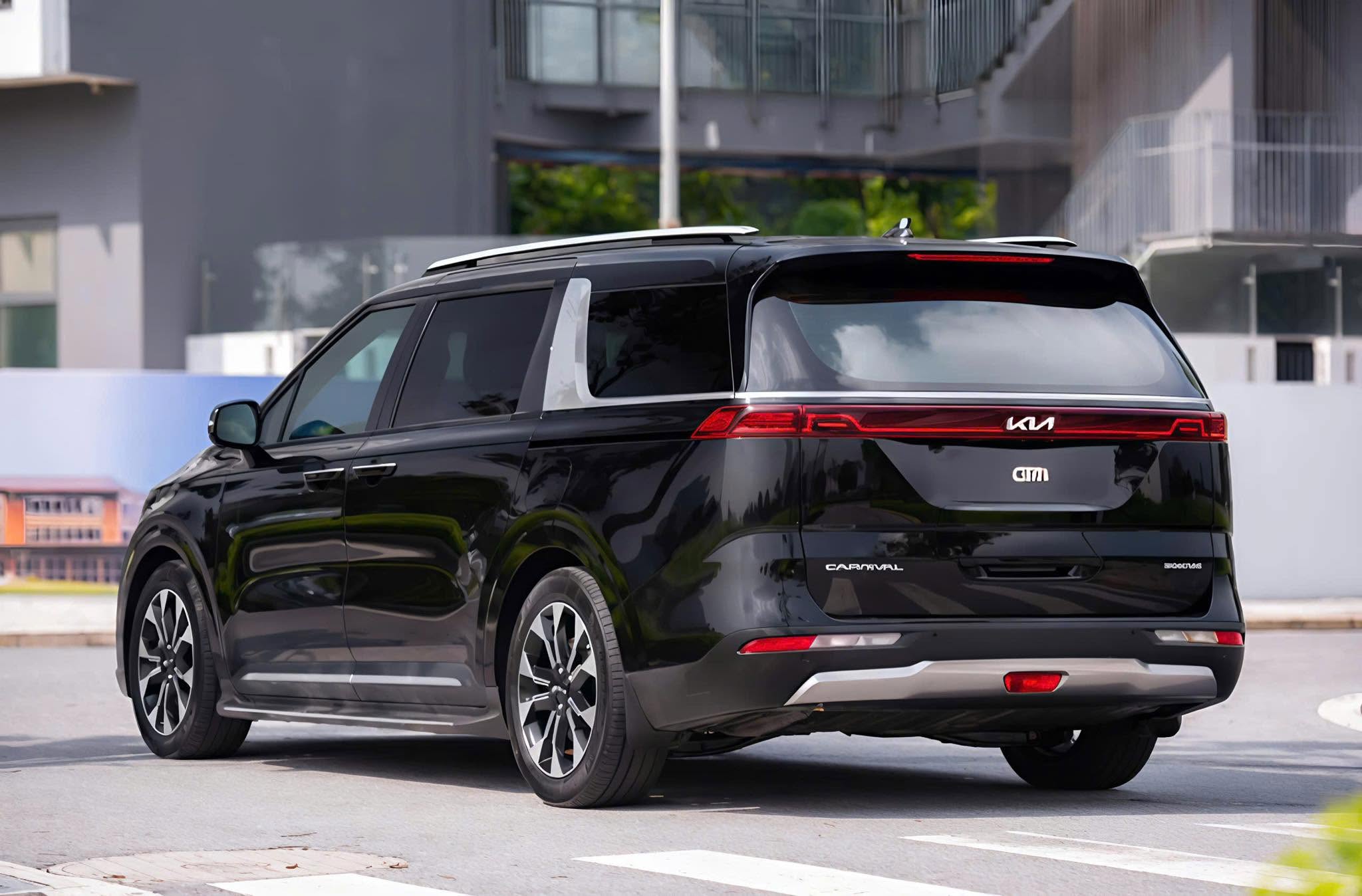 Bán xe Kia Carnival Signature 2.2D Full dầu sản xuất 2024, màu đen