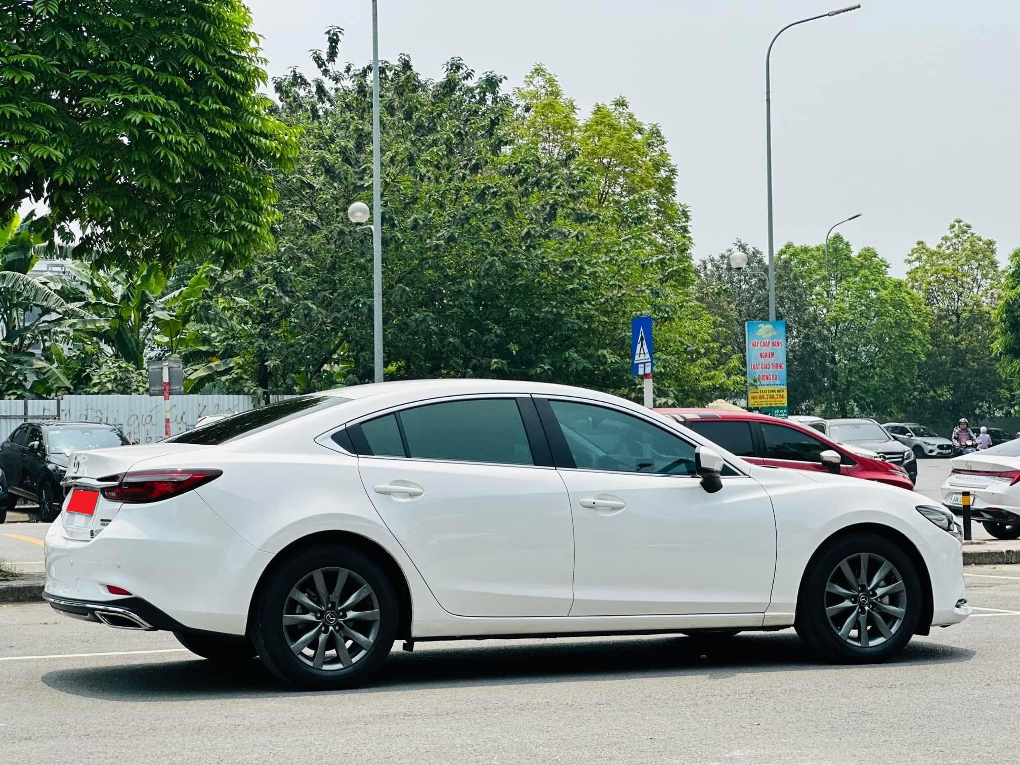 Bán xe Mazda Mazda 6 Premium 2.0 AT năm sản xuất 2024, màu trắng