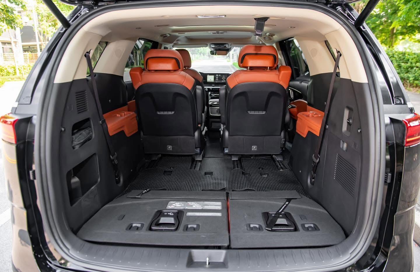 Bán xe Kia Carnival Signature 2.2D Full dầu sản xuất 2024, màu đen