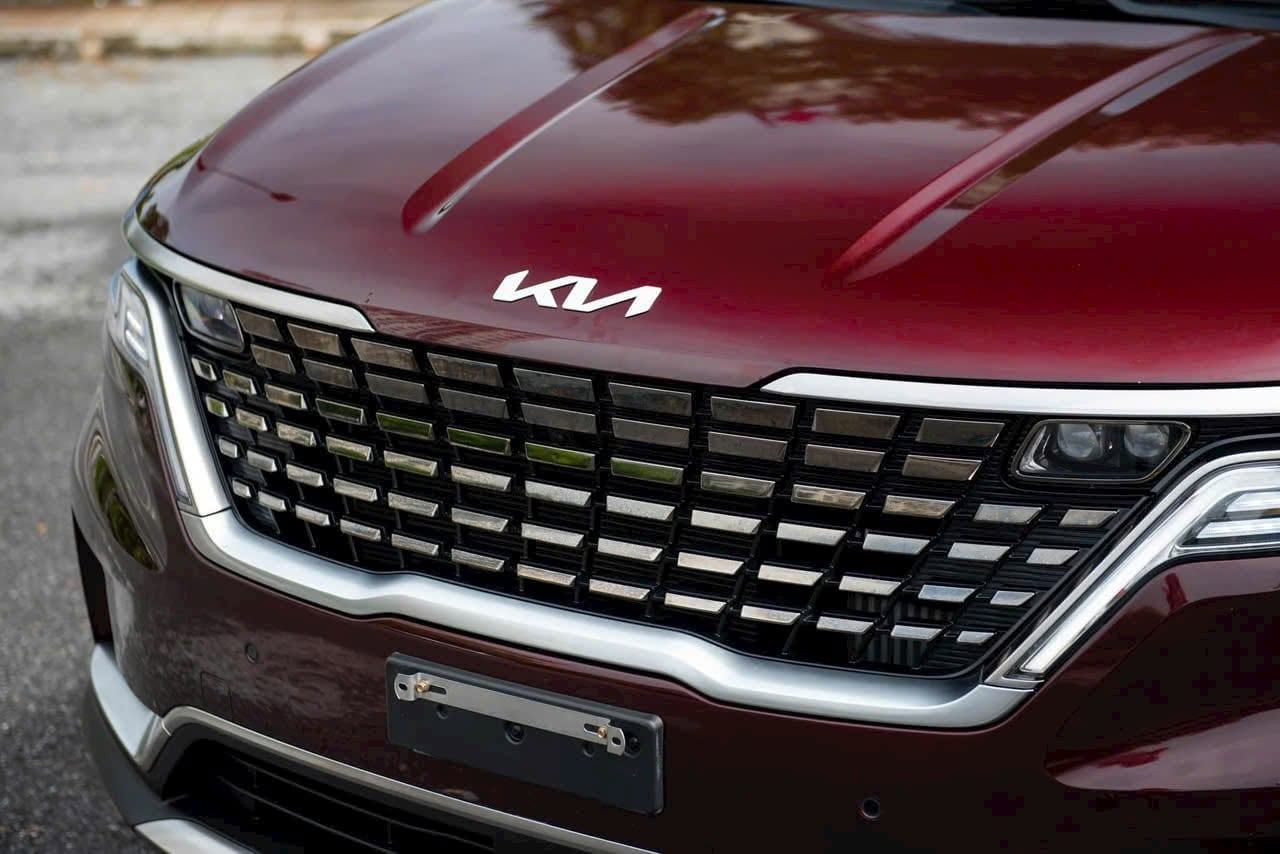 Bán Kia Carnival Signature 2.2D Full dầu năm 2024, màu đỏ