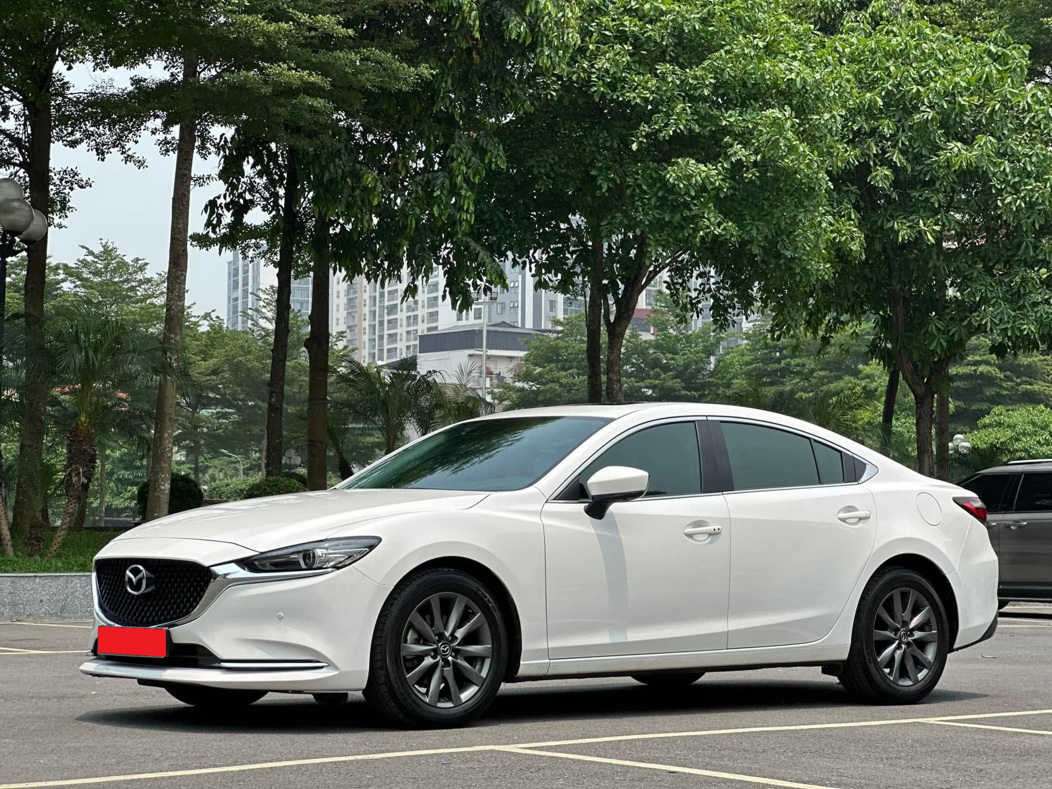 Bán xe Mazda Mazda 6 Premium 2.0 AT năm sản xuất 2024, màu trắng