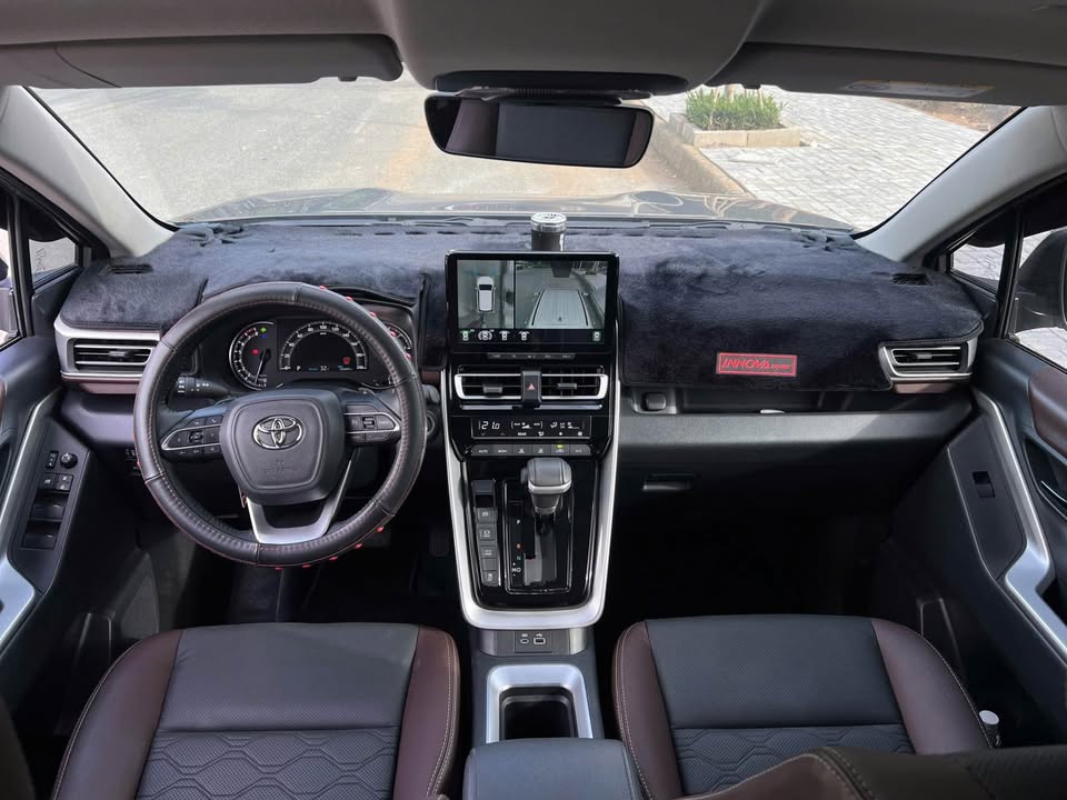 Bán Toyota Innova Cross 2.0 CVT sản xuất năm 2025, màu đồng, nhập khẩu, giá 785tr