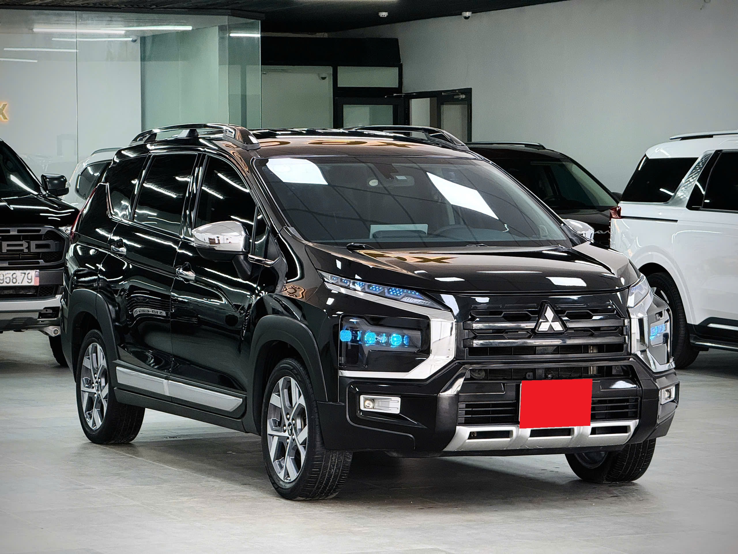 Bán ô tô Mitsubishi Xpander Cross 1.5 AT năm sản xuất 2024, màu đen, nhập khẩu nguyên chiếc, giá 529tr