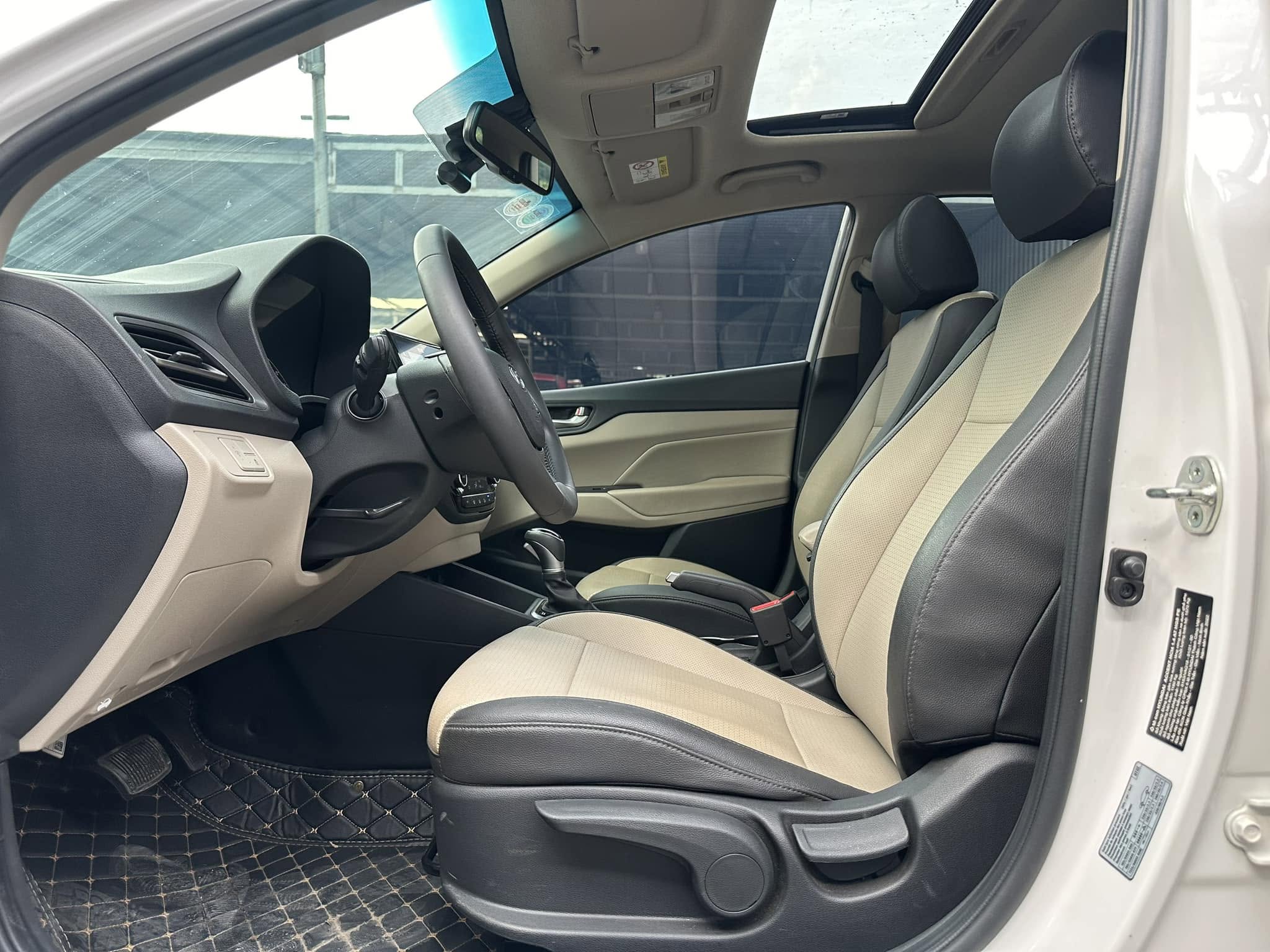 Bán Hyundai Accent 1.4 AT Đặc Biệt năm 2023, màu trắng