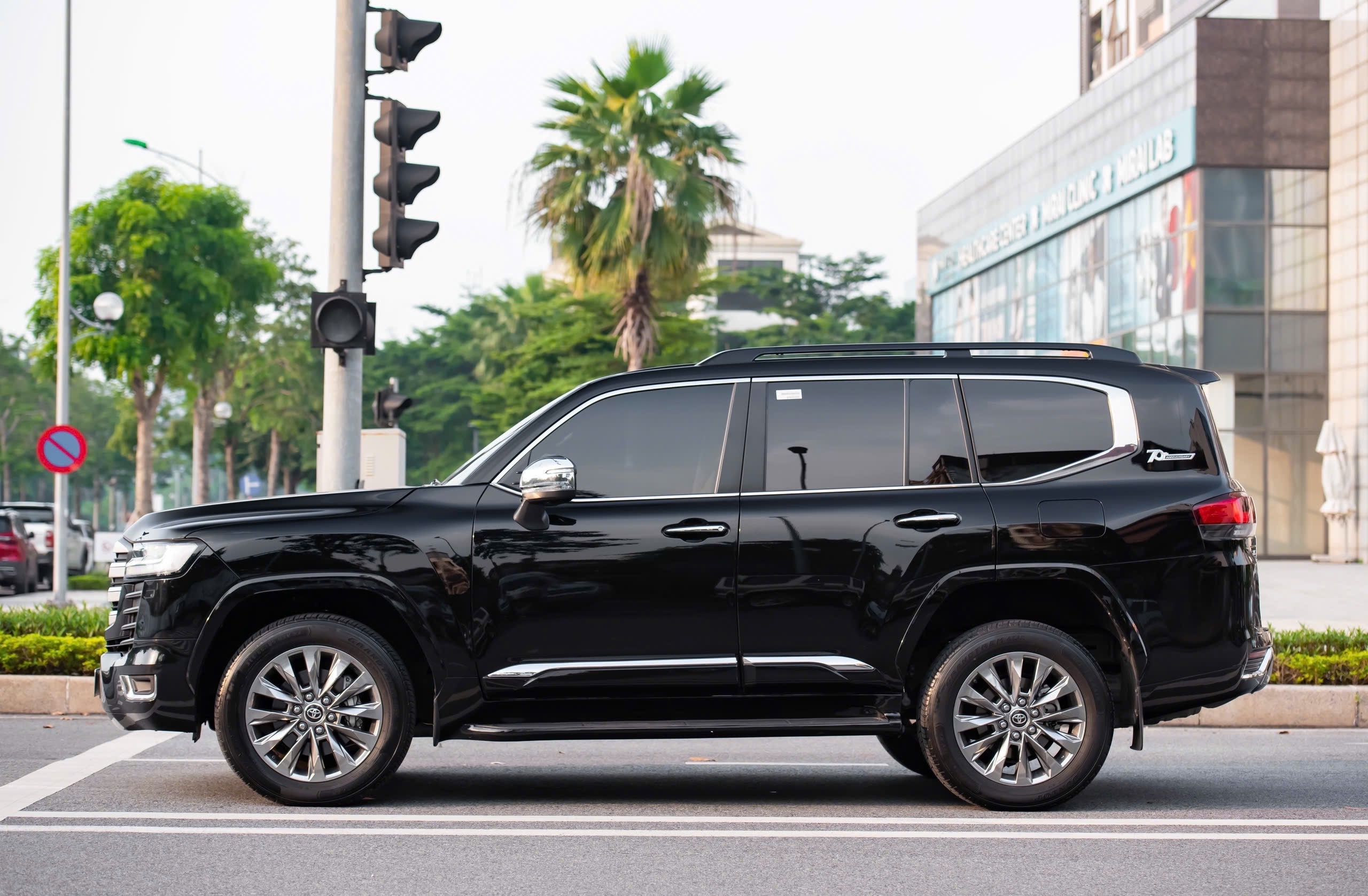 Bán Toyota Land Cruiser VX năm 2024, màu đen, xe nhập giá cạnh tranh