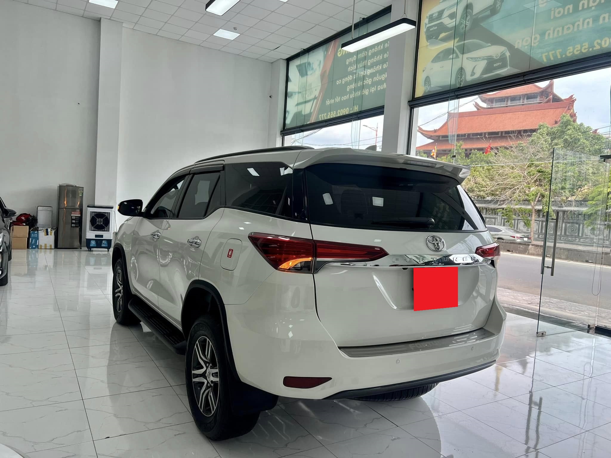 Bán Toyota Fortuner 2.7V 4x2 AT sản xuất năm 2019, màu trắng, nhập khẩu