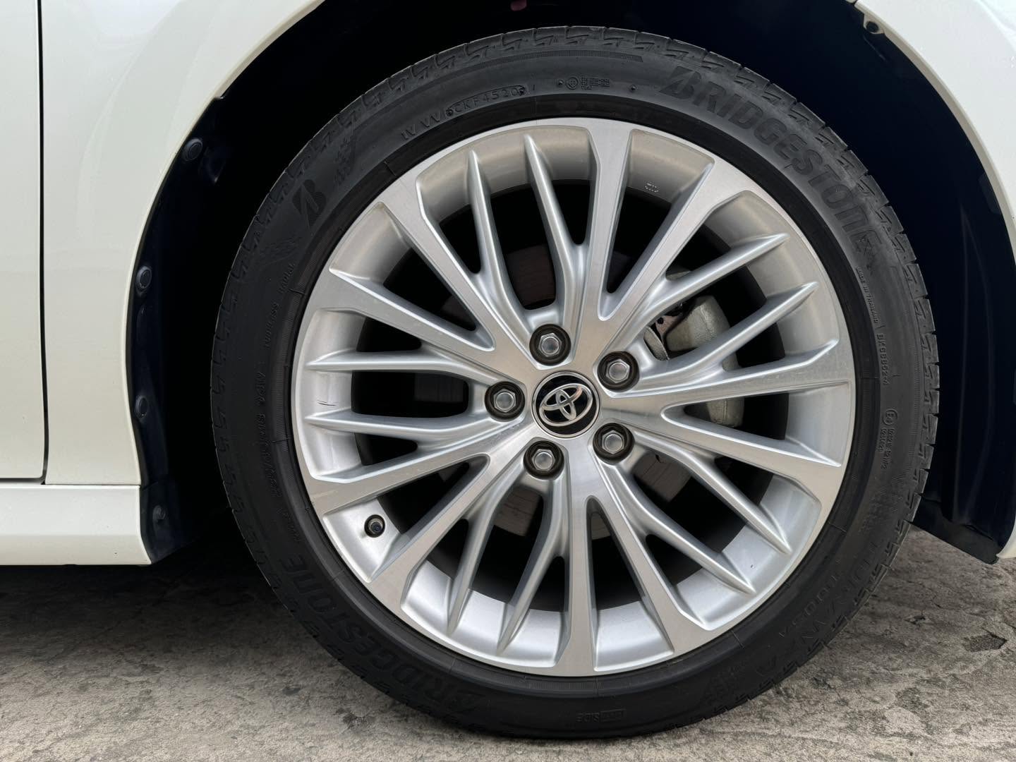 Bán ô tô Toyota Camry 2.5Q sản xuất năm 2021, màu trắng, xe nhập