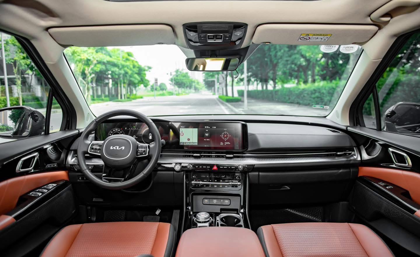 Bán xe Kia Carnival Signature 2.2D Full dầu sản xuất 2024, màu đen