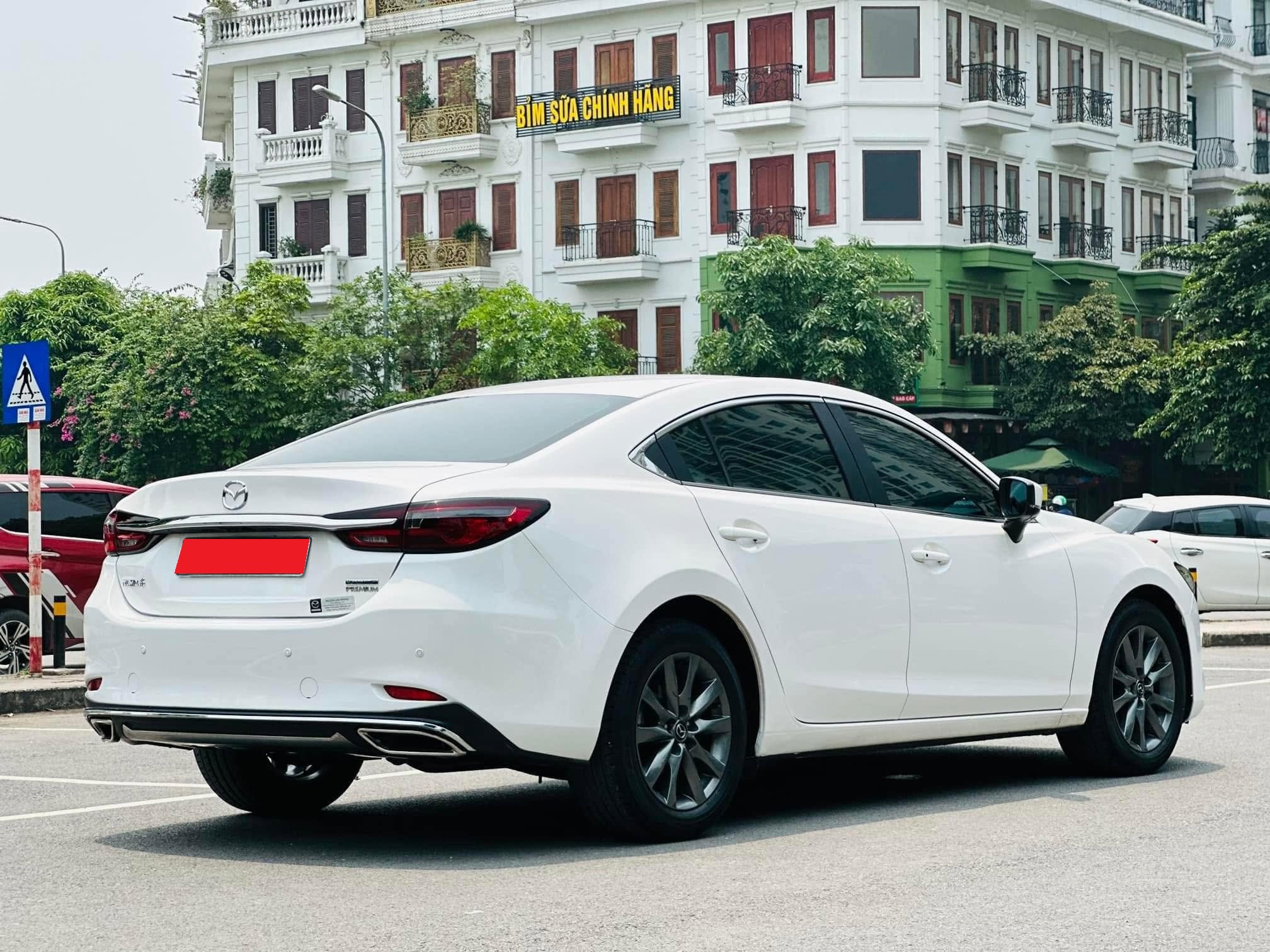 Bán xe Mazda Mazda 6 Premium 2.0 AT năm sản xuất 2024, màu trắng